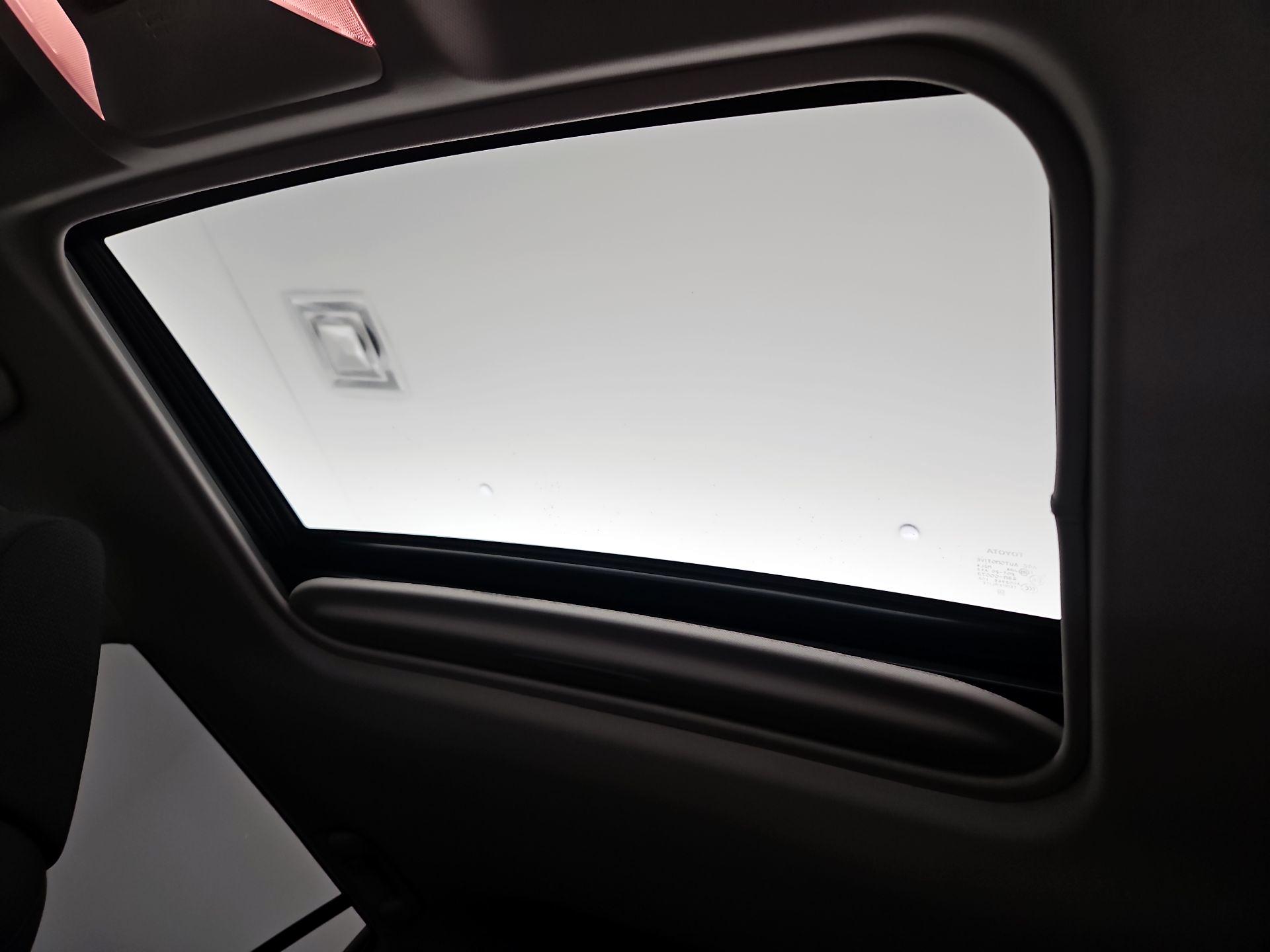 Thumbnail: 2020 Toyota RAV4 - 17