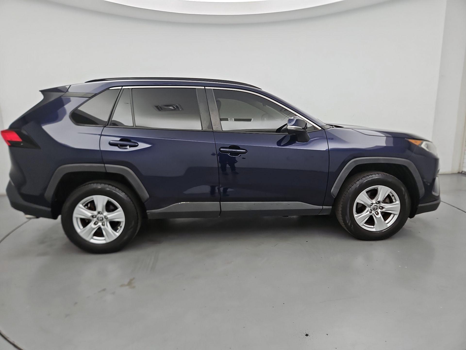 Thumbnail: 2020 Toyota RAV4 - 4