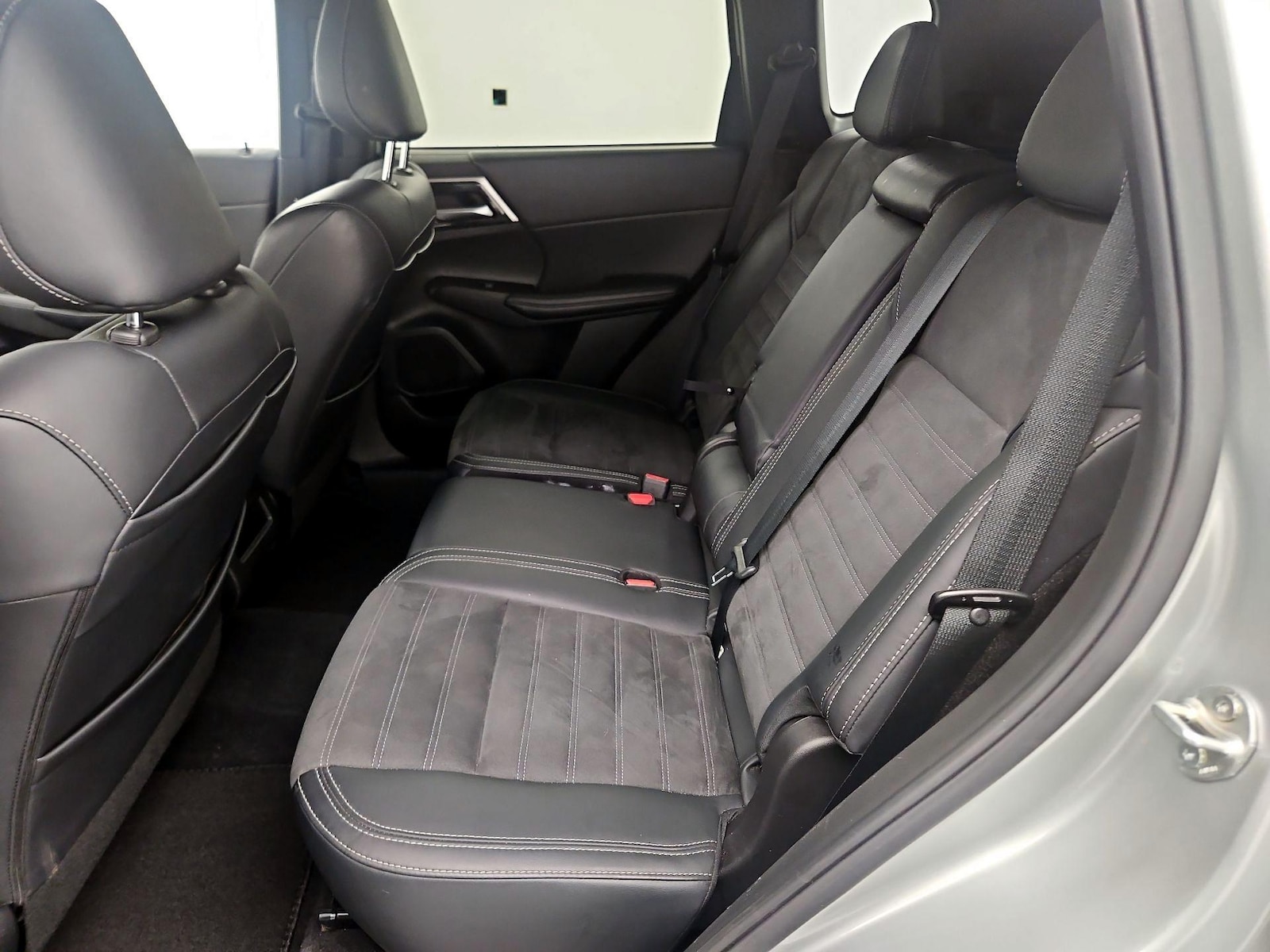 2024 Mitsubishi Outlander SE - Photo 19
