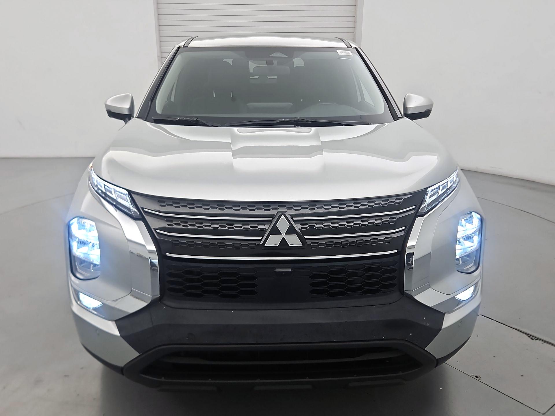 Thumbnail: 2024 Mitsubishi Outlander - 2