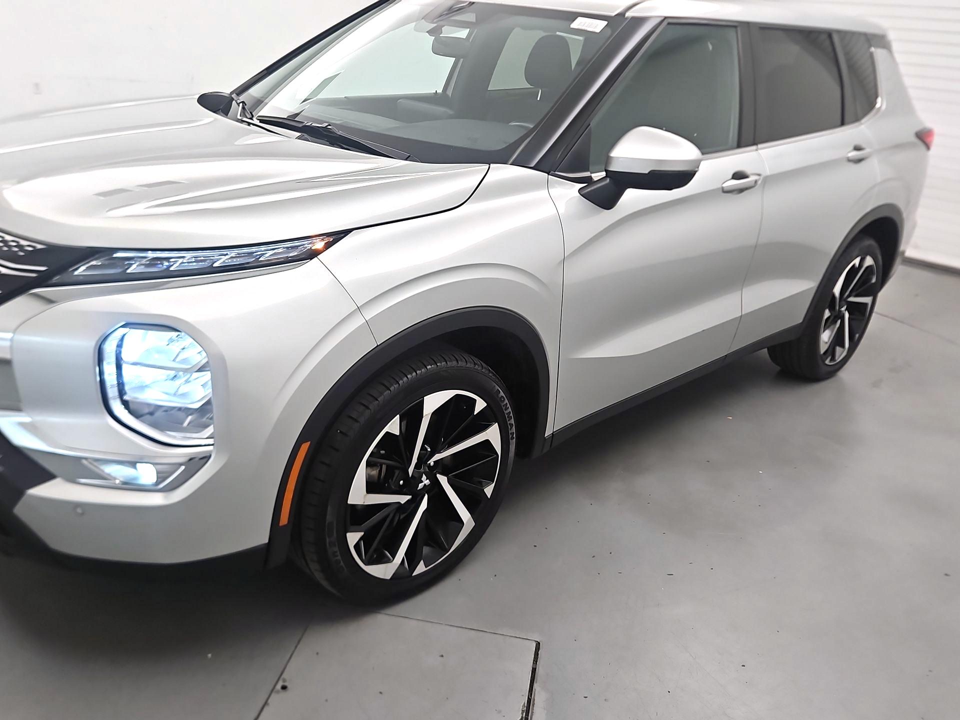 Thumbnail: 2024 Mitsubishi Outlander - 3