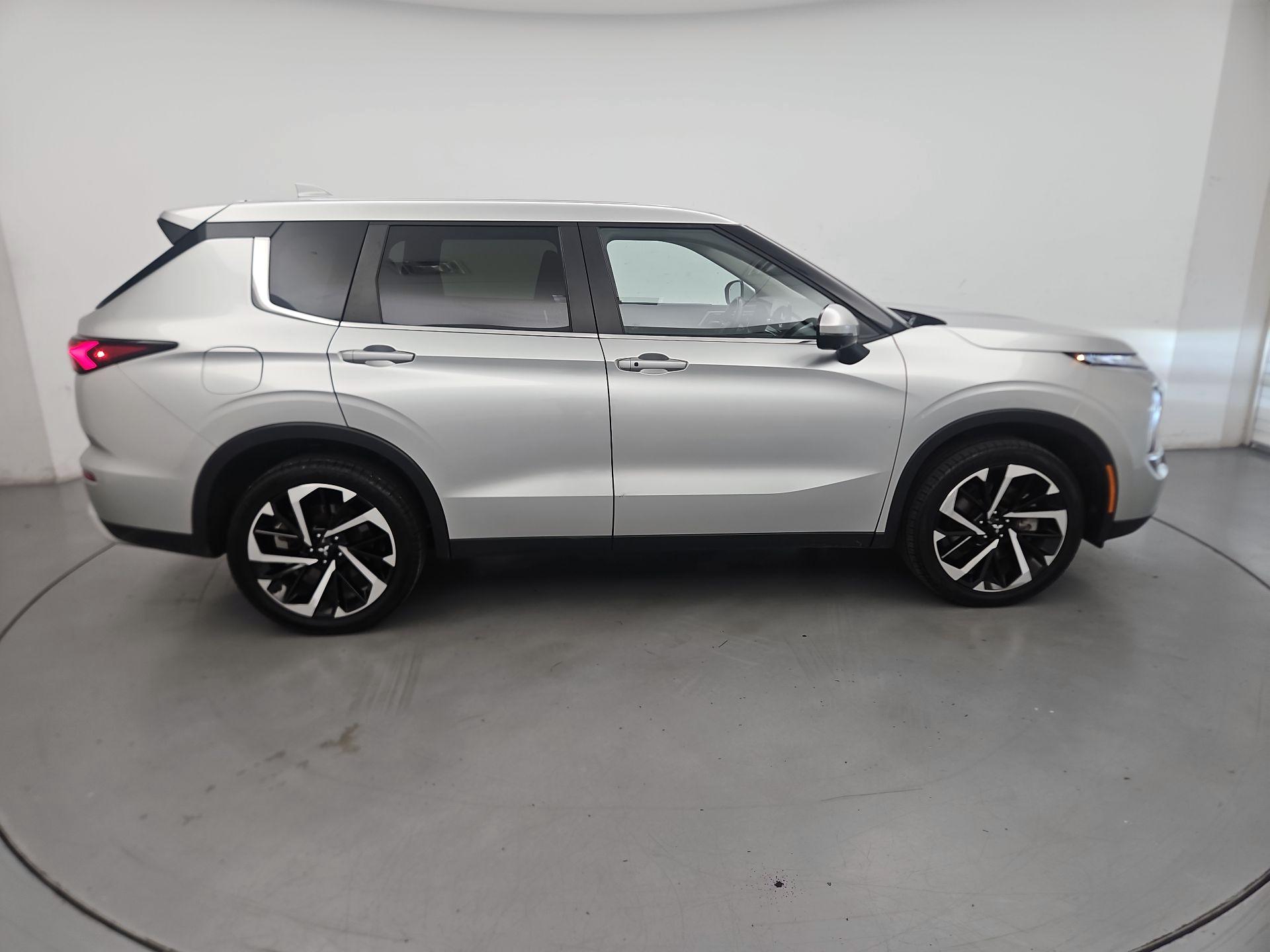 Thumbnail: 2024 Mitsubishi Outlander - 4