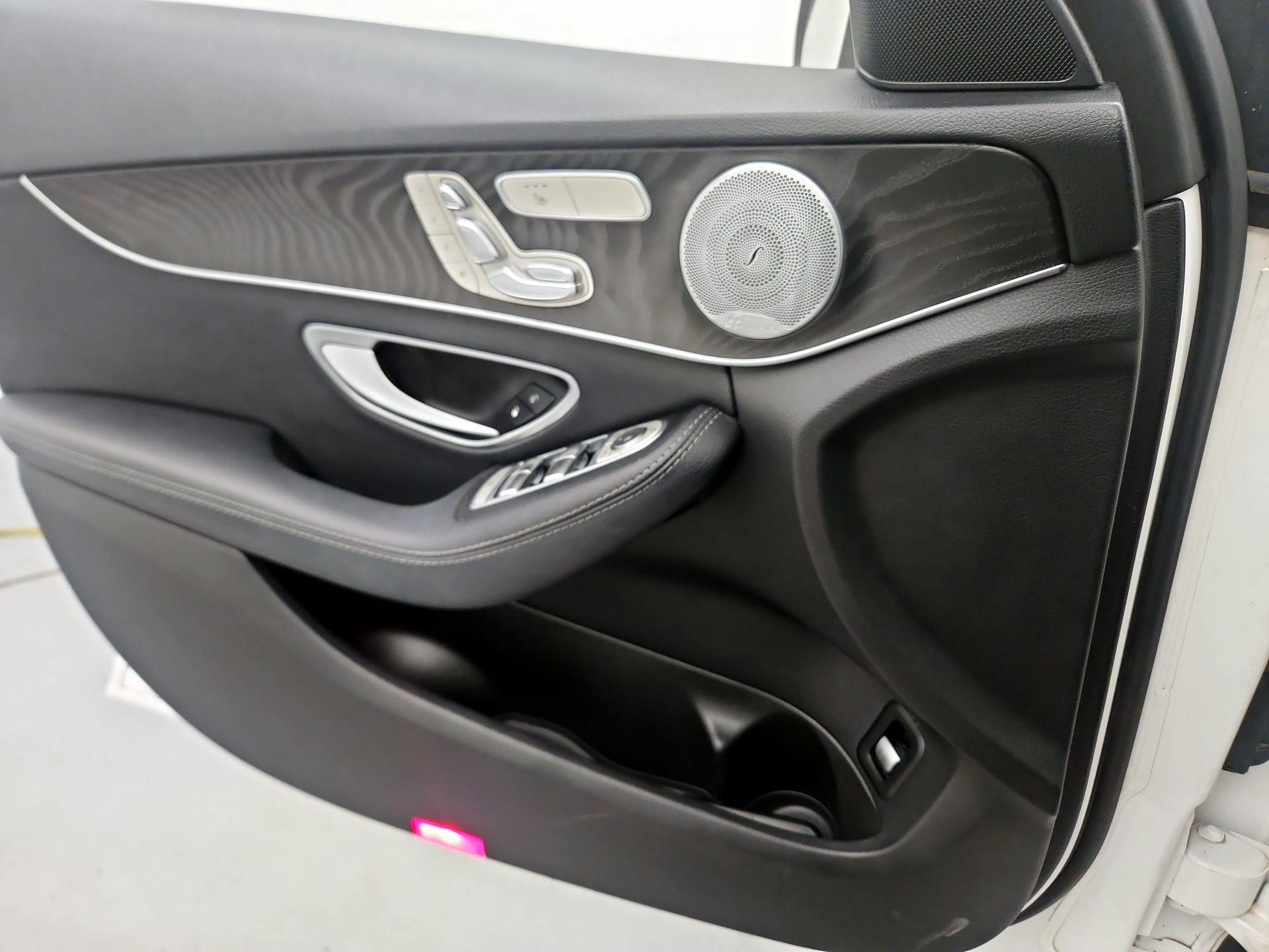 Thumbnail: 2016 Mercedes-Benz C-Class - 12