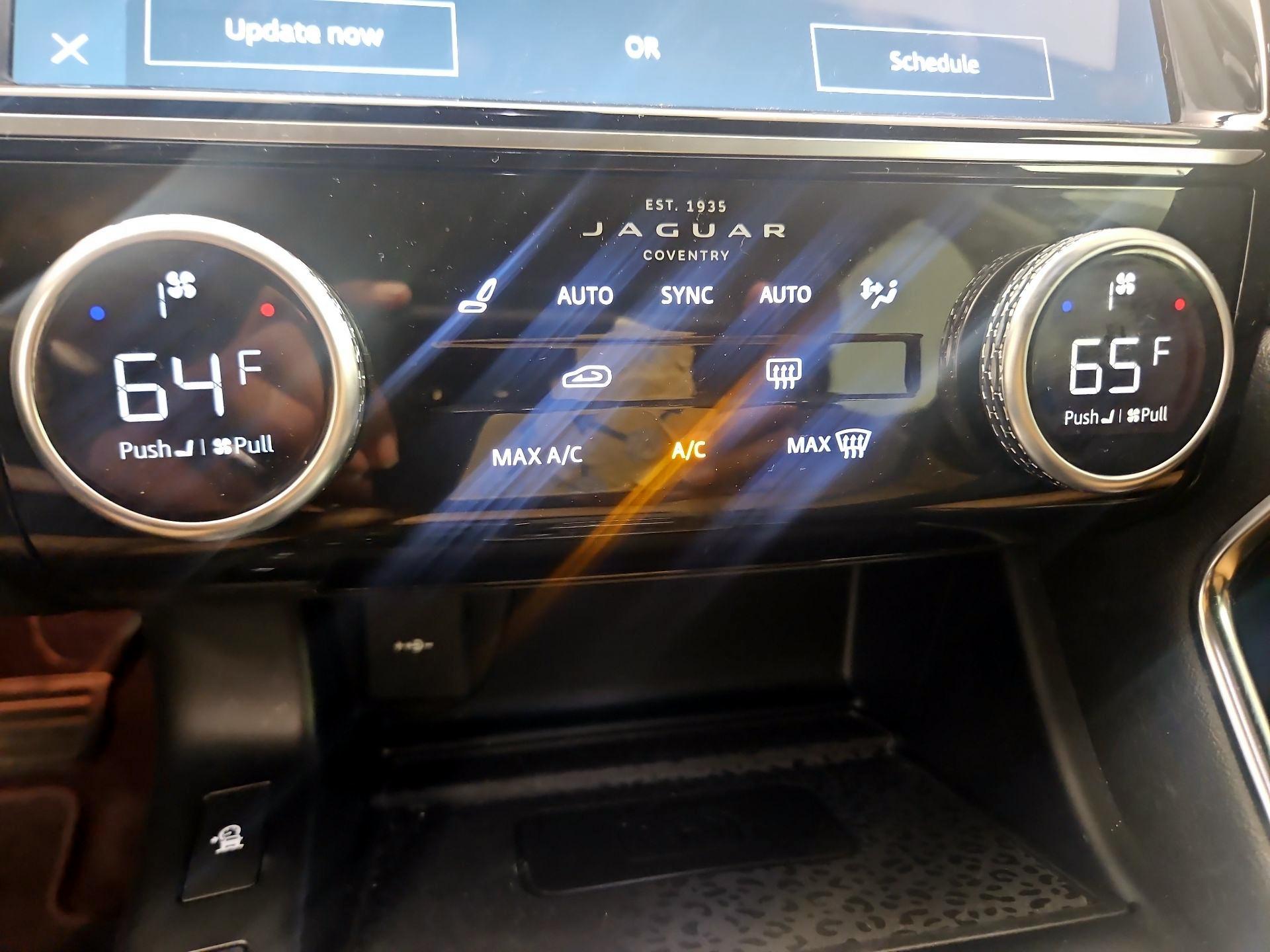 Thumbnail: 2021 Jaguar E-Pace - 14