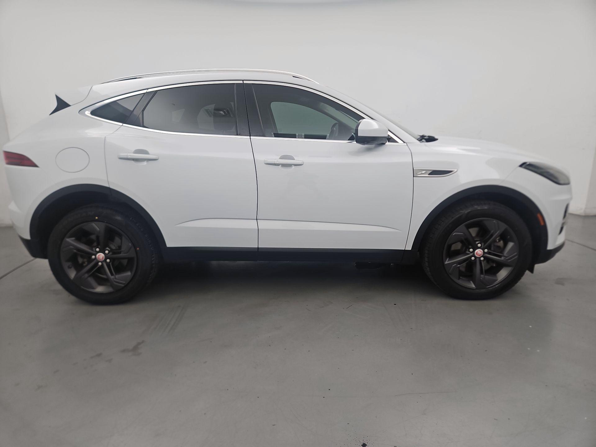 Thumbnail: 2021 Jaguar E-Pace - 4