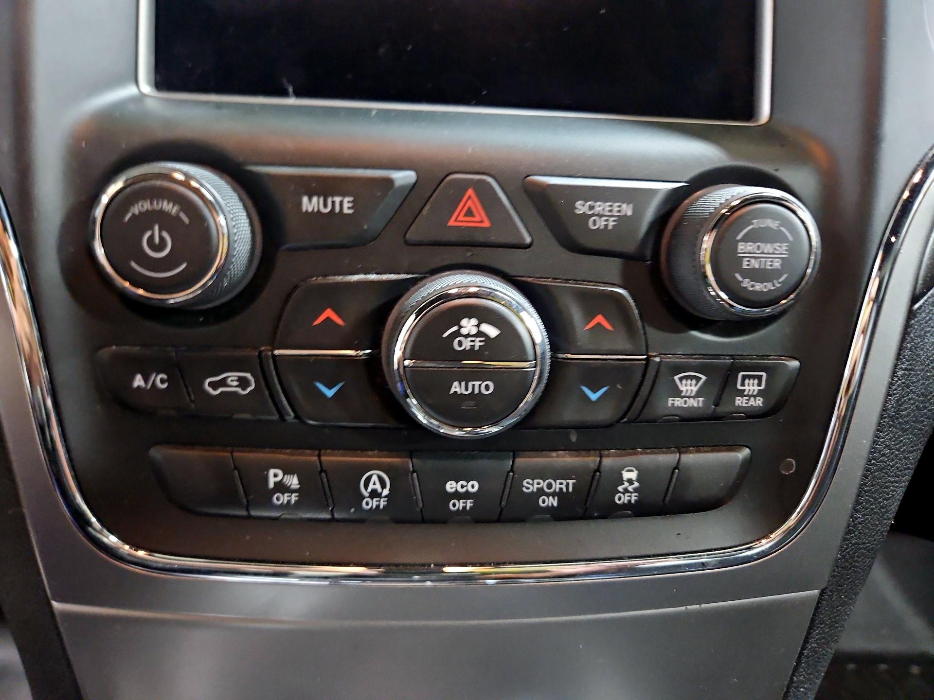 Thumbnail: 2018 Jeep Grand Cherokee - 16