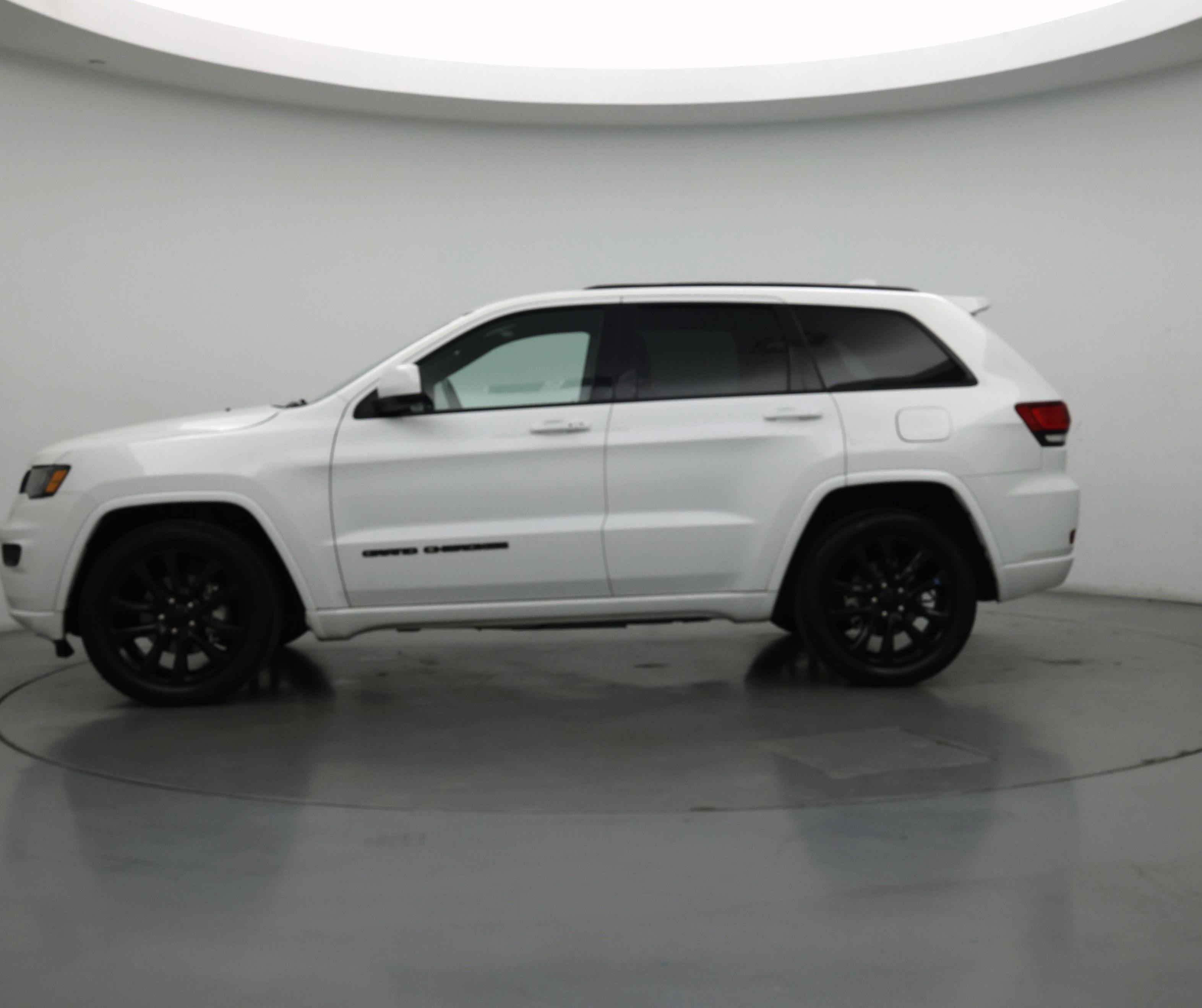 Thumbnail: 2018 Jeep Grand Cherokee - 3