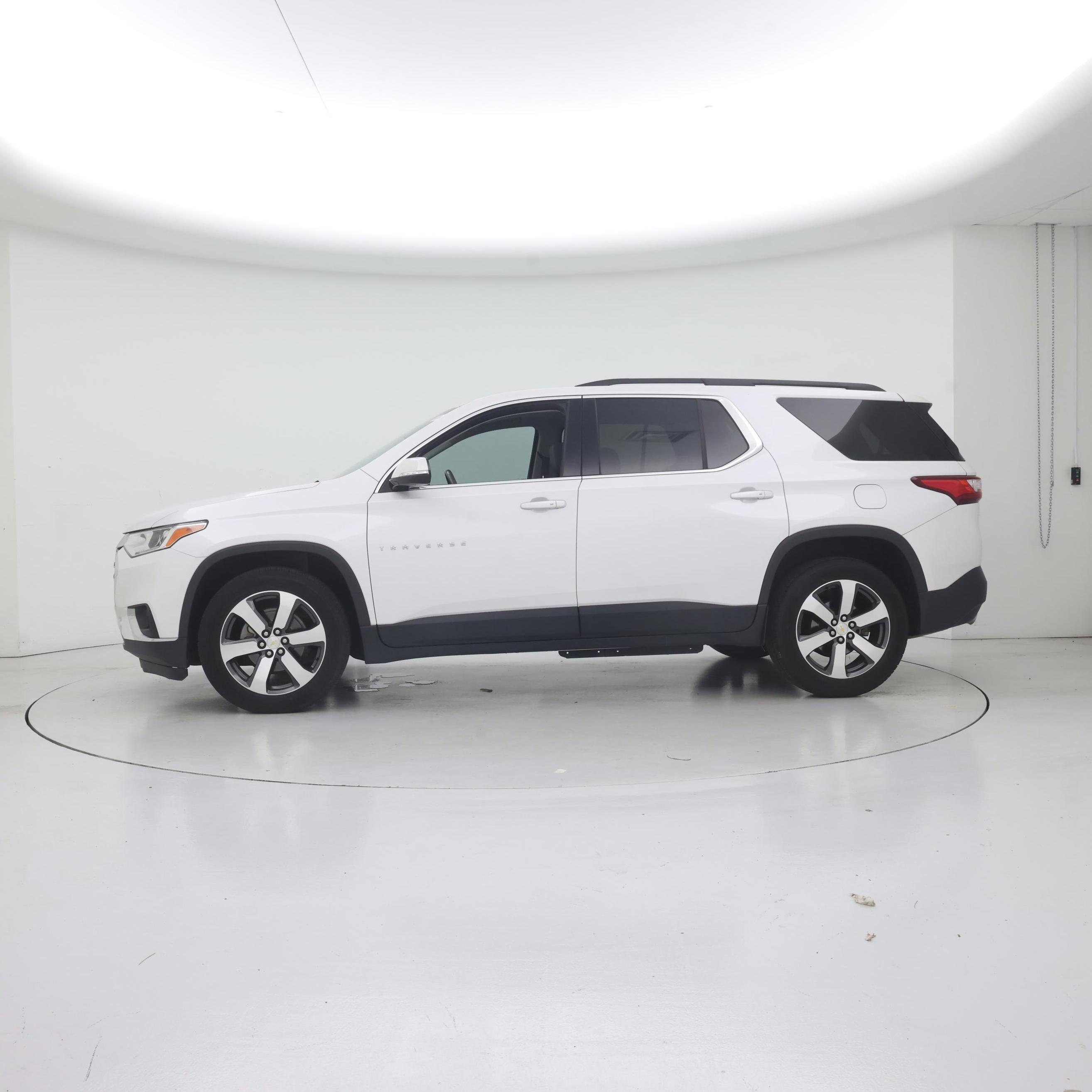 Thumbnail: 2019 Chevrolet Traverse - 3