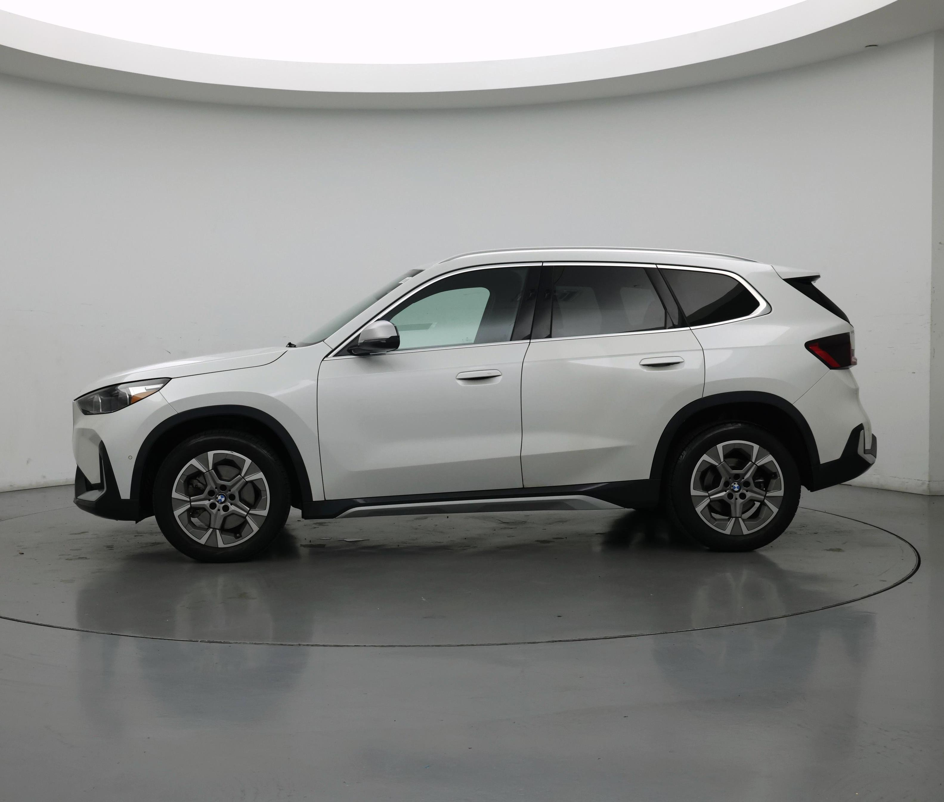 Thumbnail: 2023 BMW X1 - 3