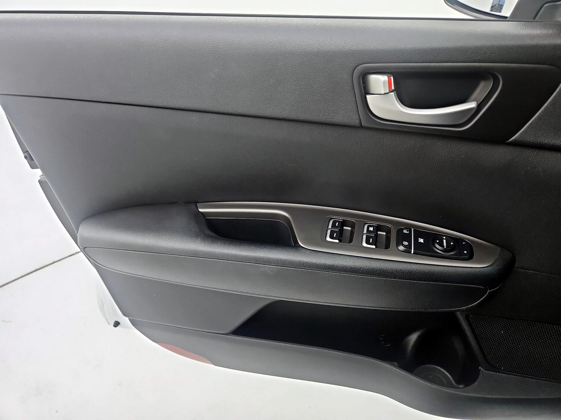Thumbnail: 2019 Kia Optima - 12