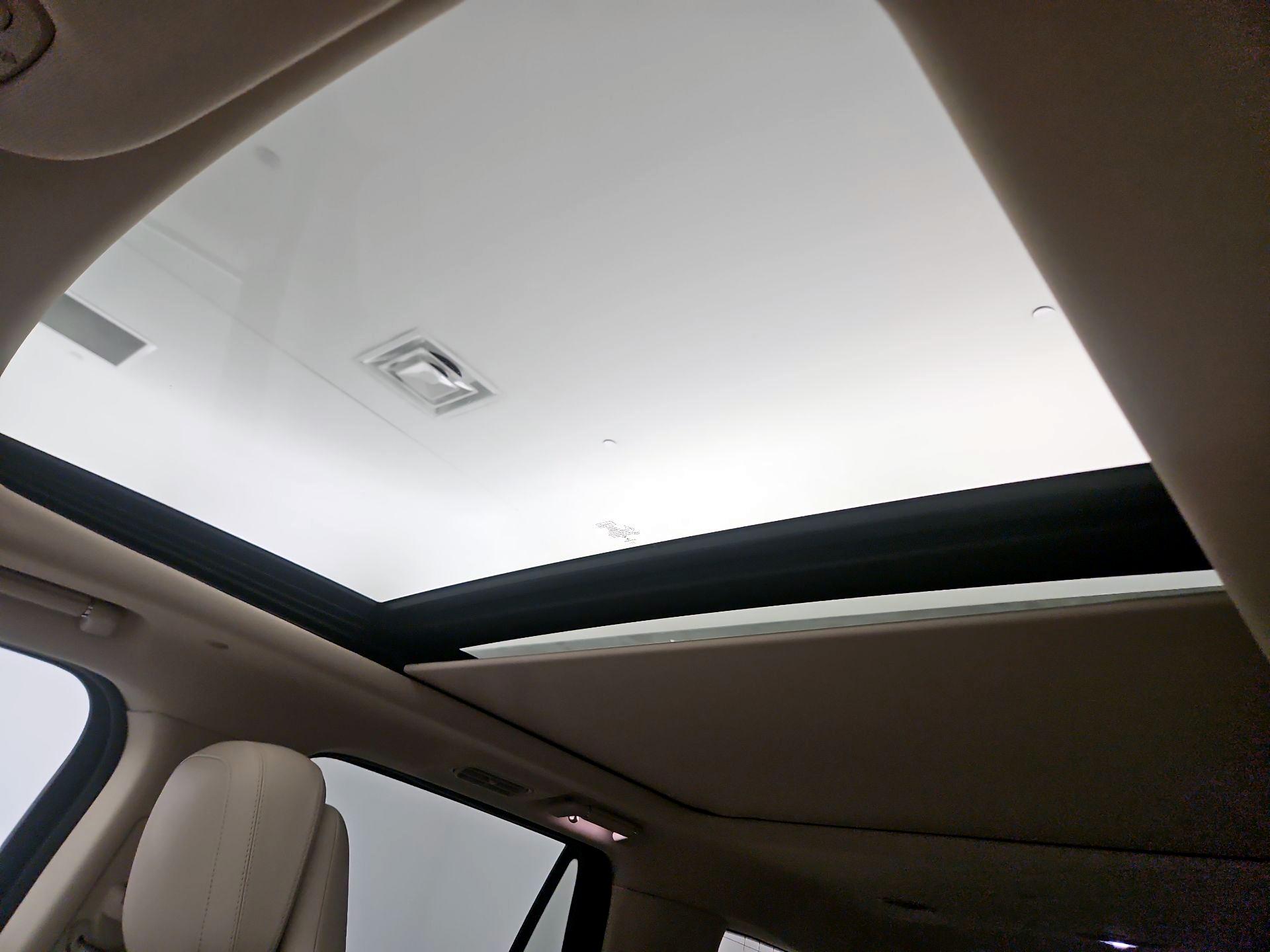 Thumbnail: 2021 Lincoln Navigator L - 18