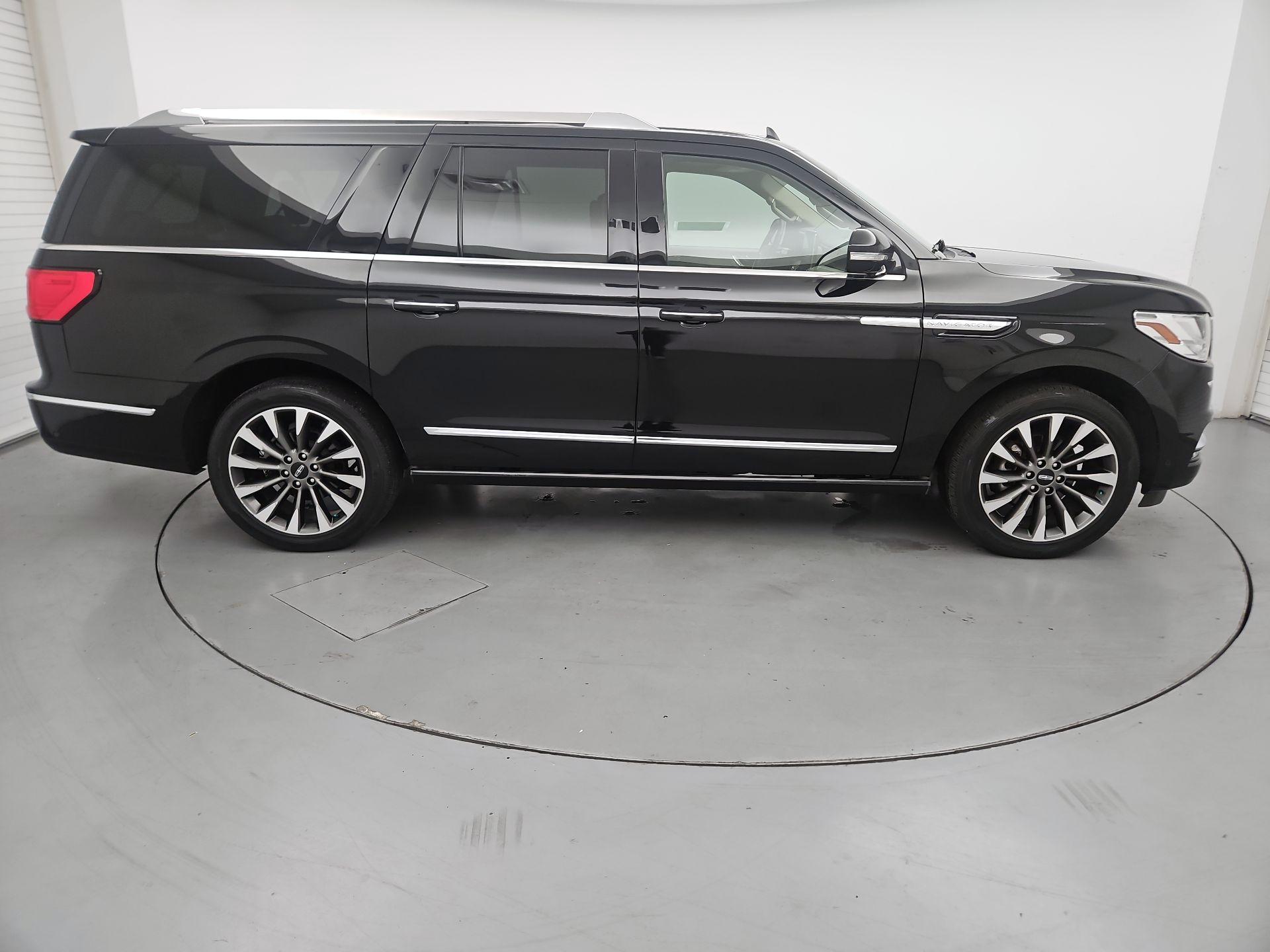 Thumbnail: 2021 Lincoln Navigator L - 4
