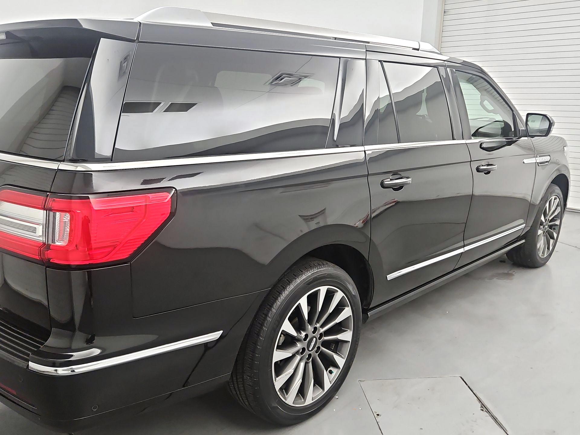 Thumbnail: 2021 Lincoln Navigator L - 5
