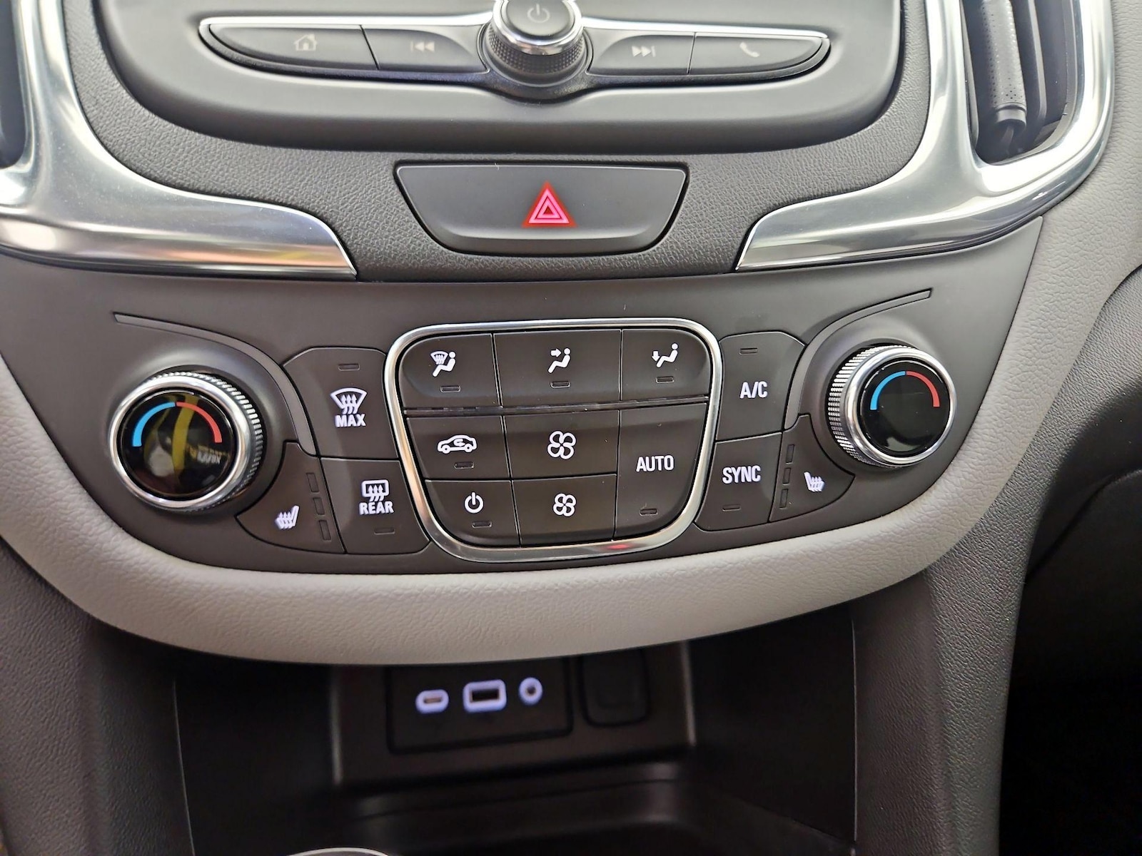 2021 Chevrolet Equinox LT - Photo 15