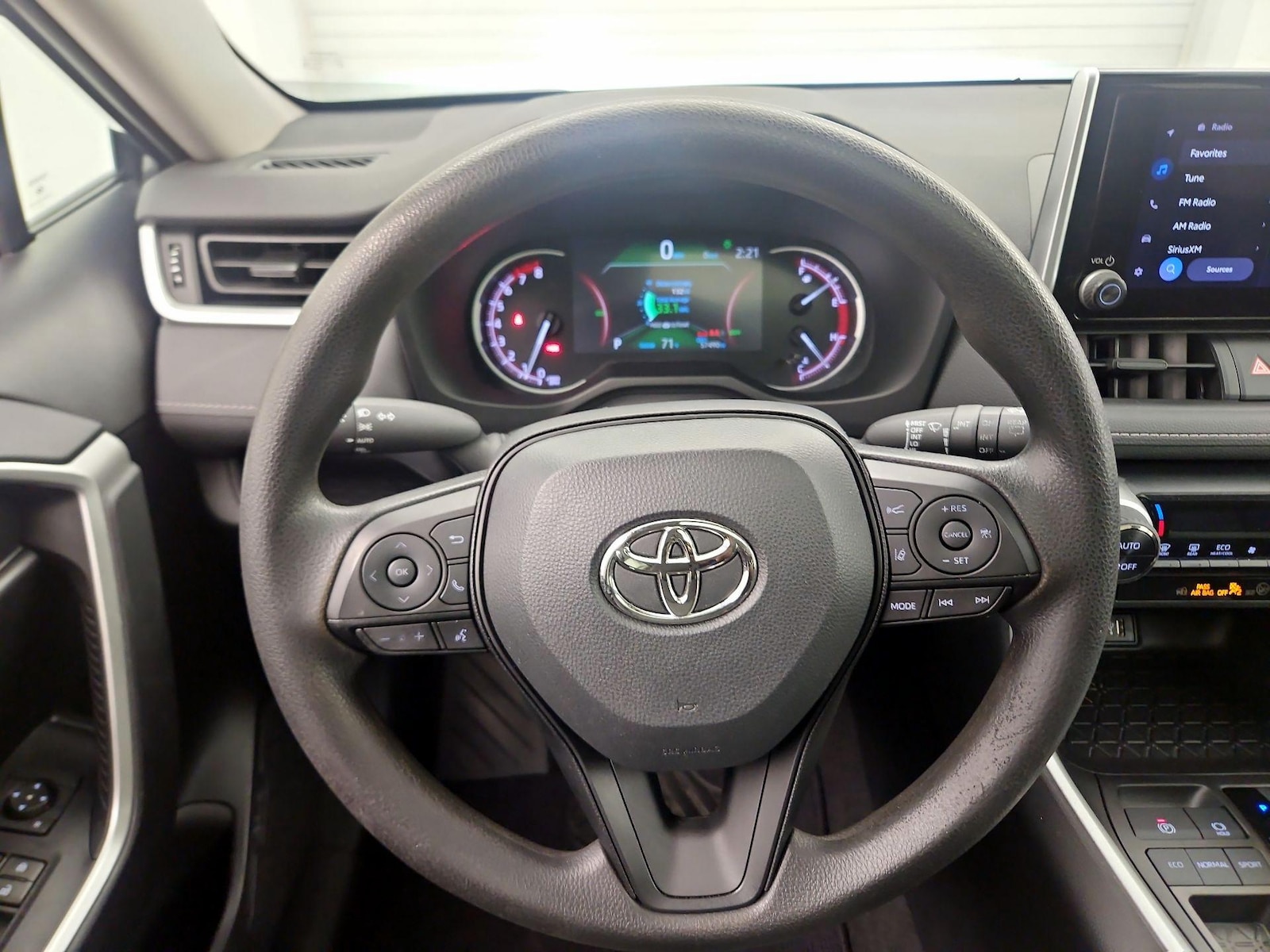 2023 Toyota RAV4 XLE - Photo 11