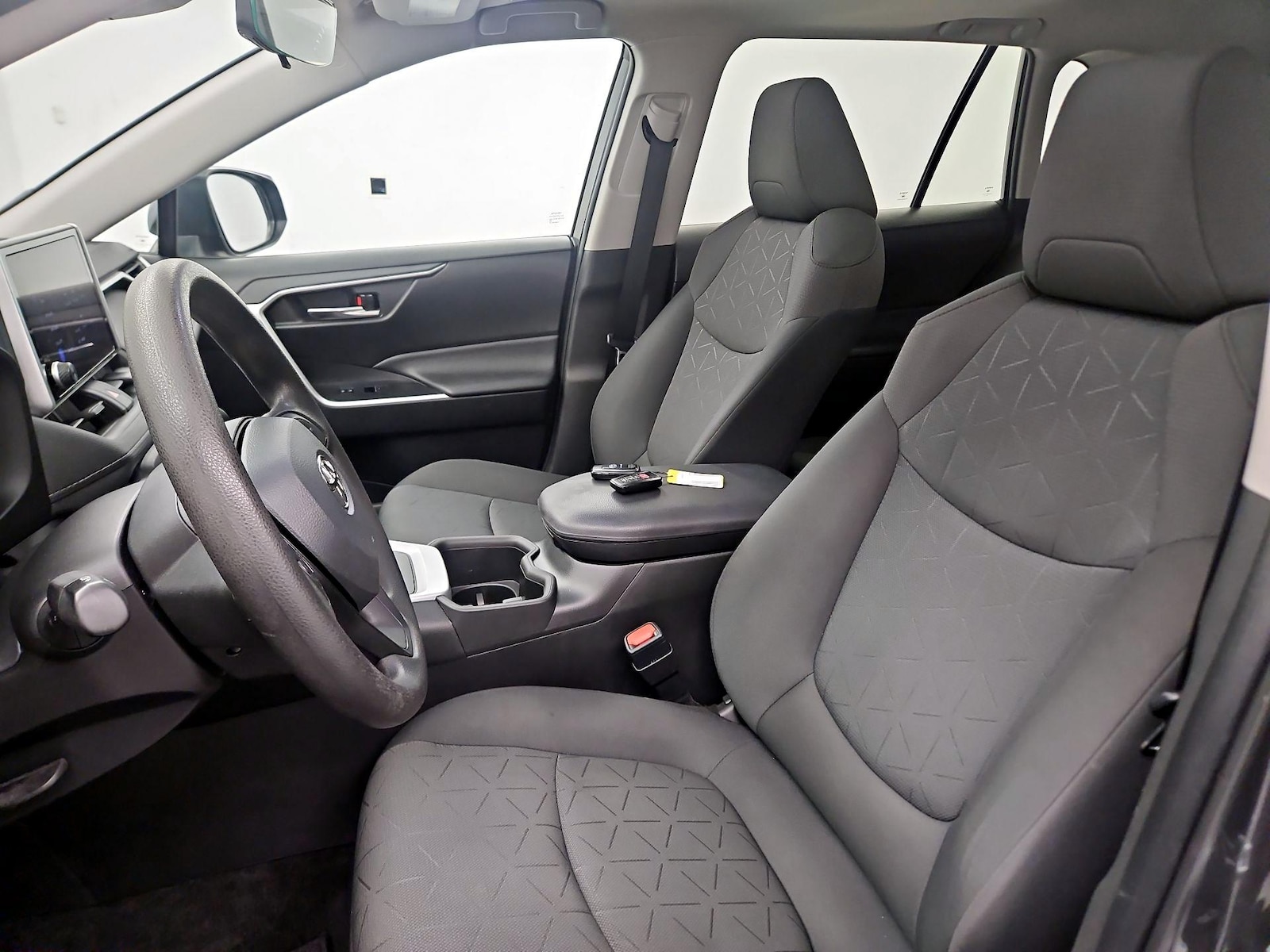2023 Toyota RAV4 XLE - Photo 12