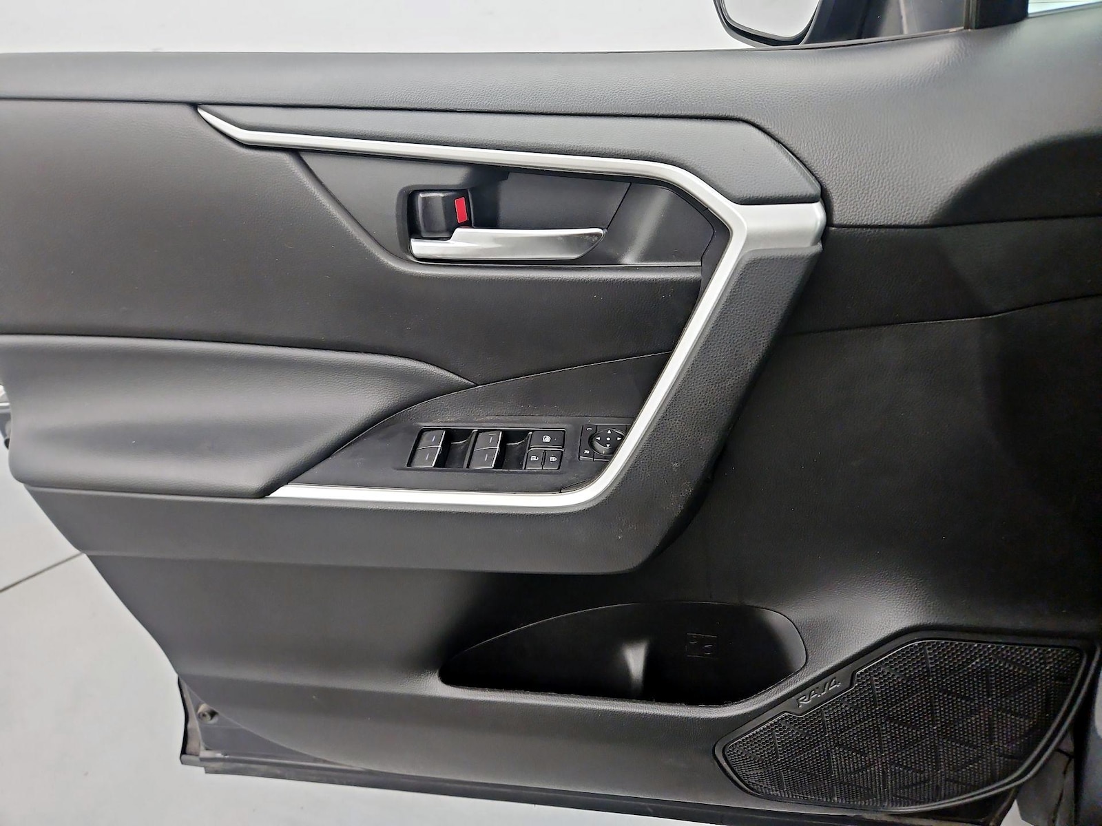 2023 Toyota RAV4 XLE - Photo 13