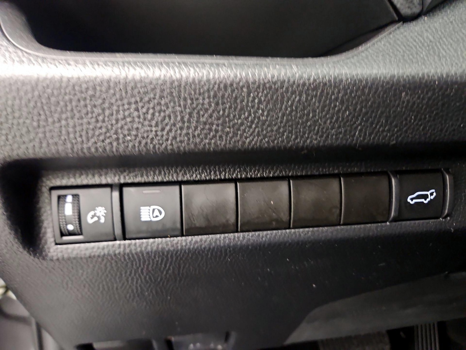 2023 Toyota RAV4 XLE - Photo 14