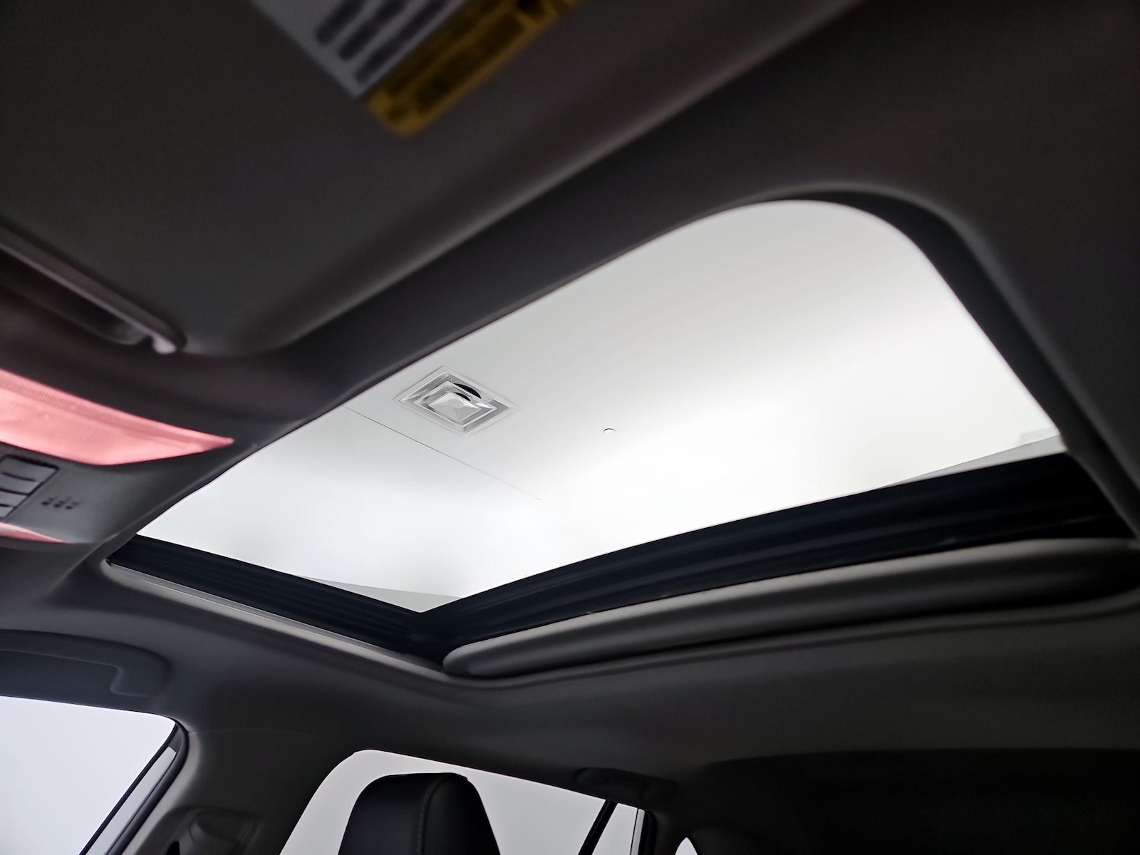 Sunroof(s) & Overhead Airbags