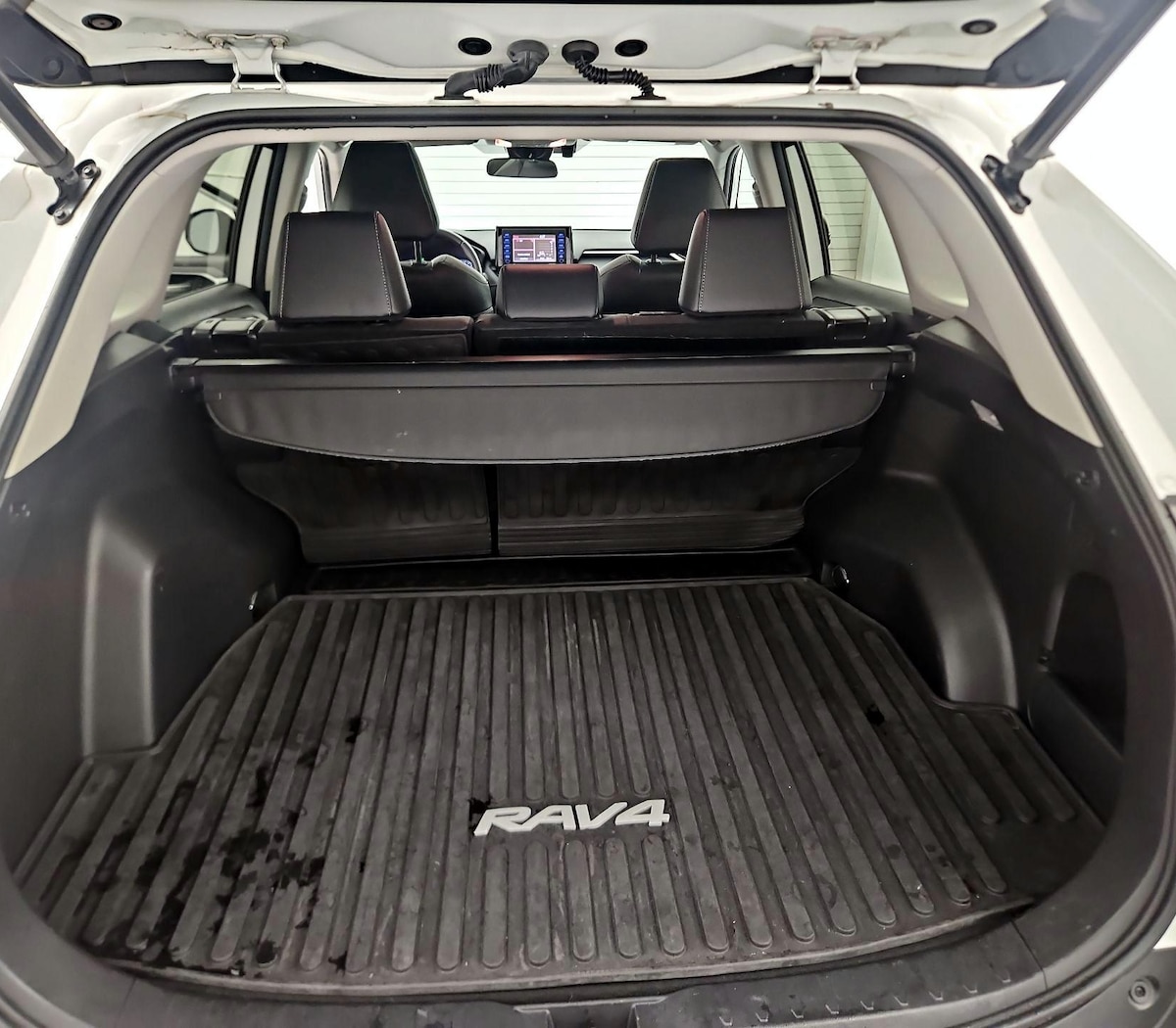 Trunk/Cargo (Seats Up)