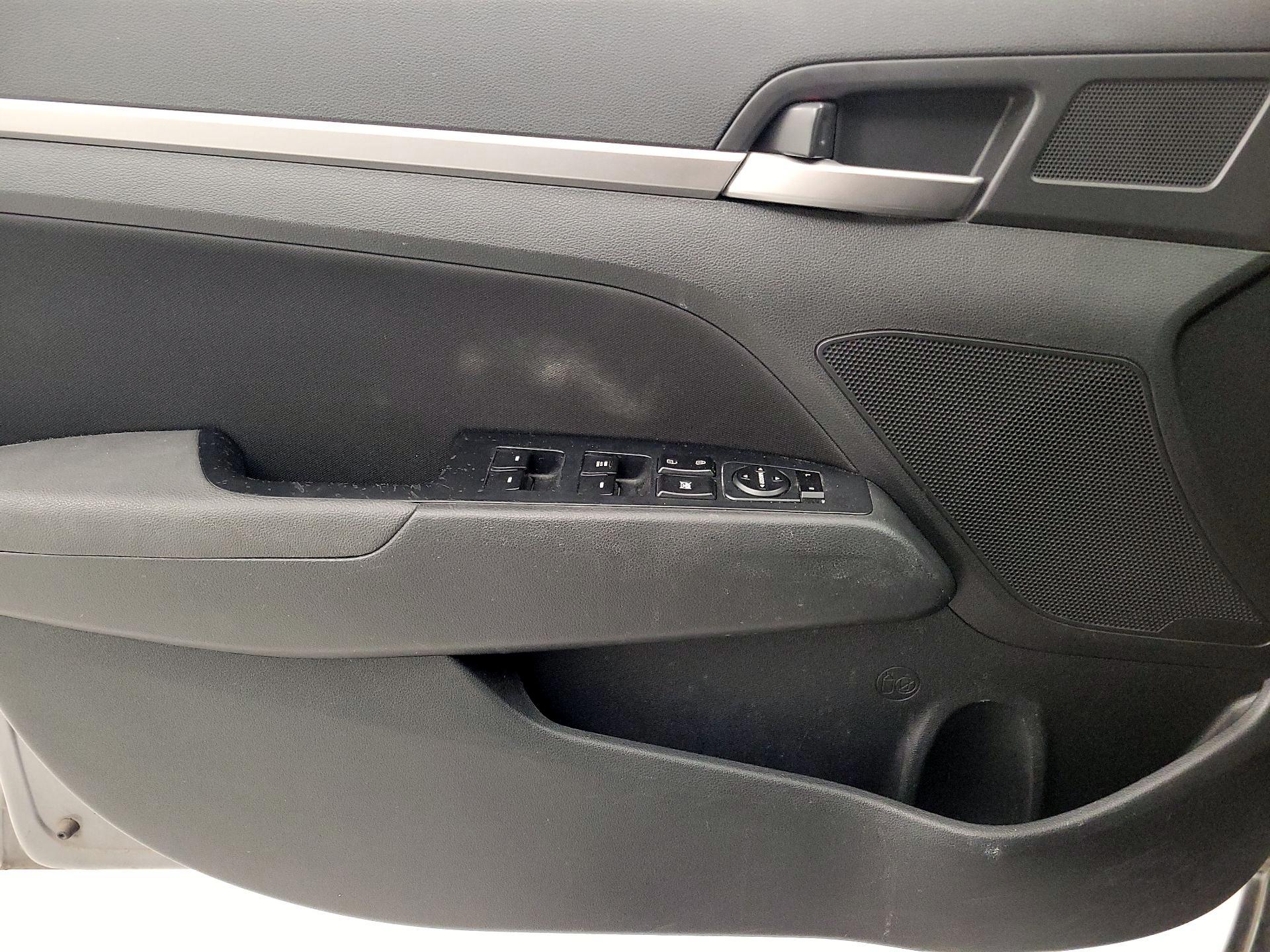 Thumbnail: 2019 Hyundai Elantra - 12