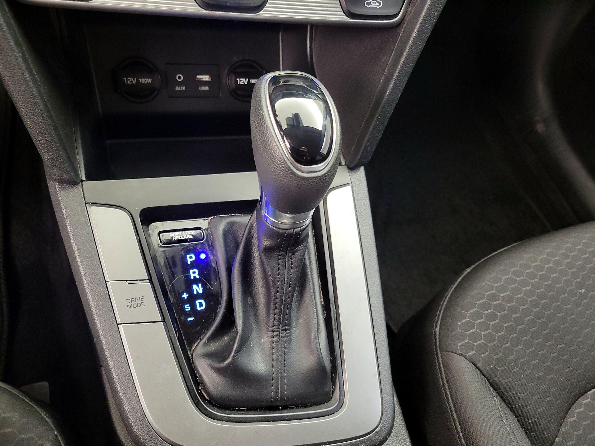 Thumbnail: 2019 Hyundai Elantra - 17