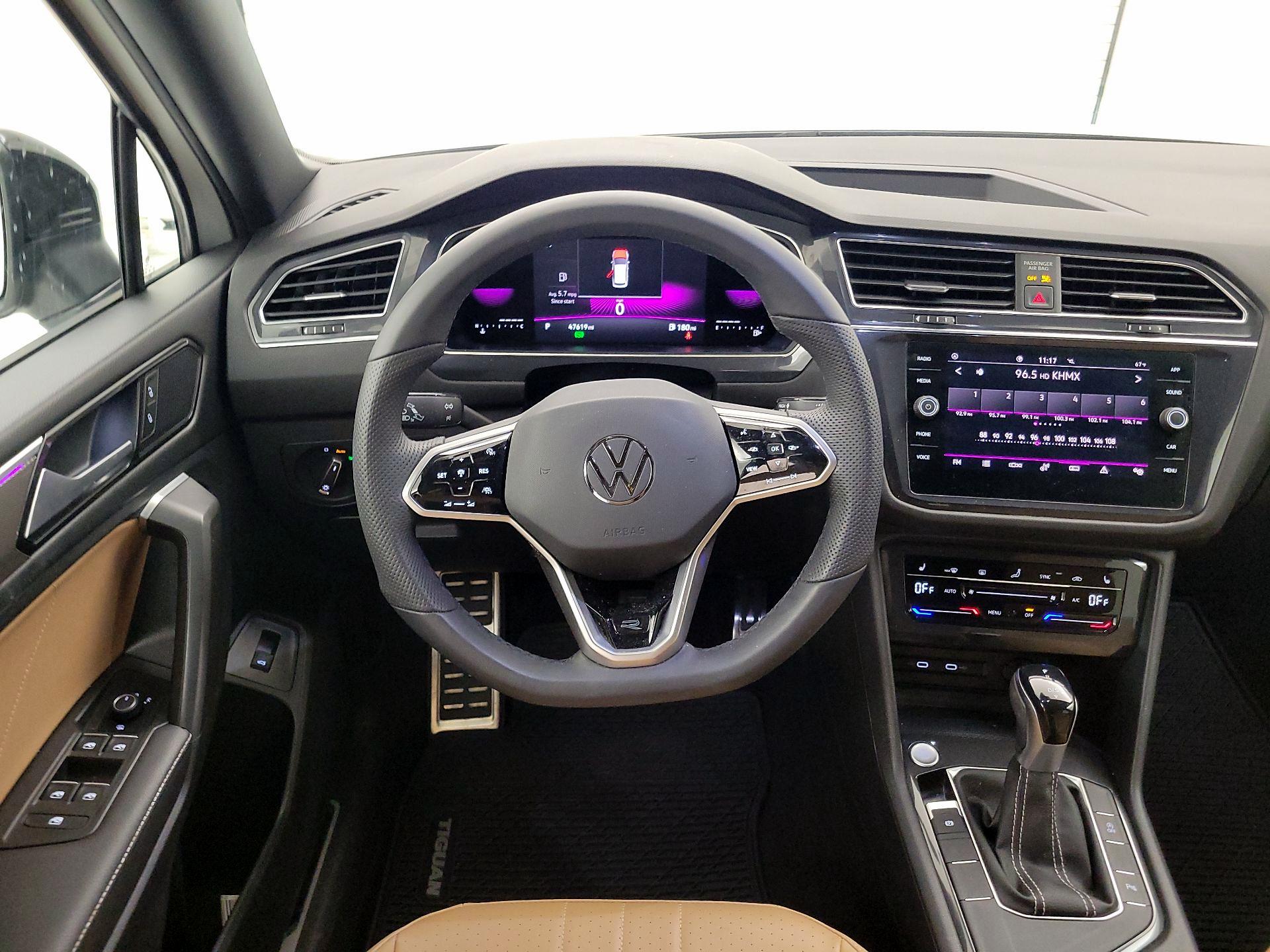 Thumbnail: 2022 Volkswagen Tiguan - 10