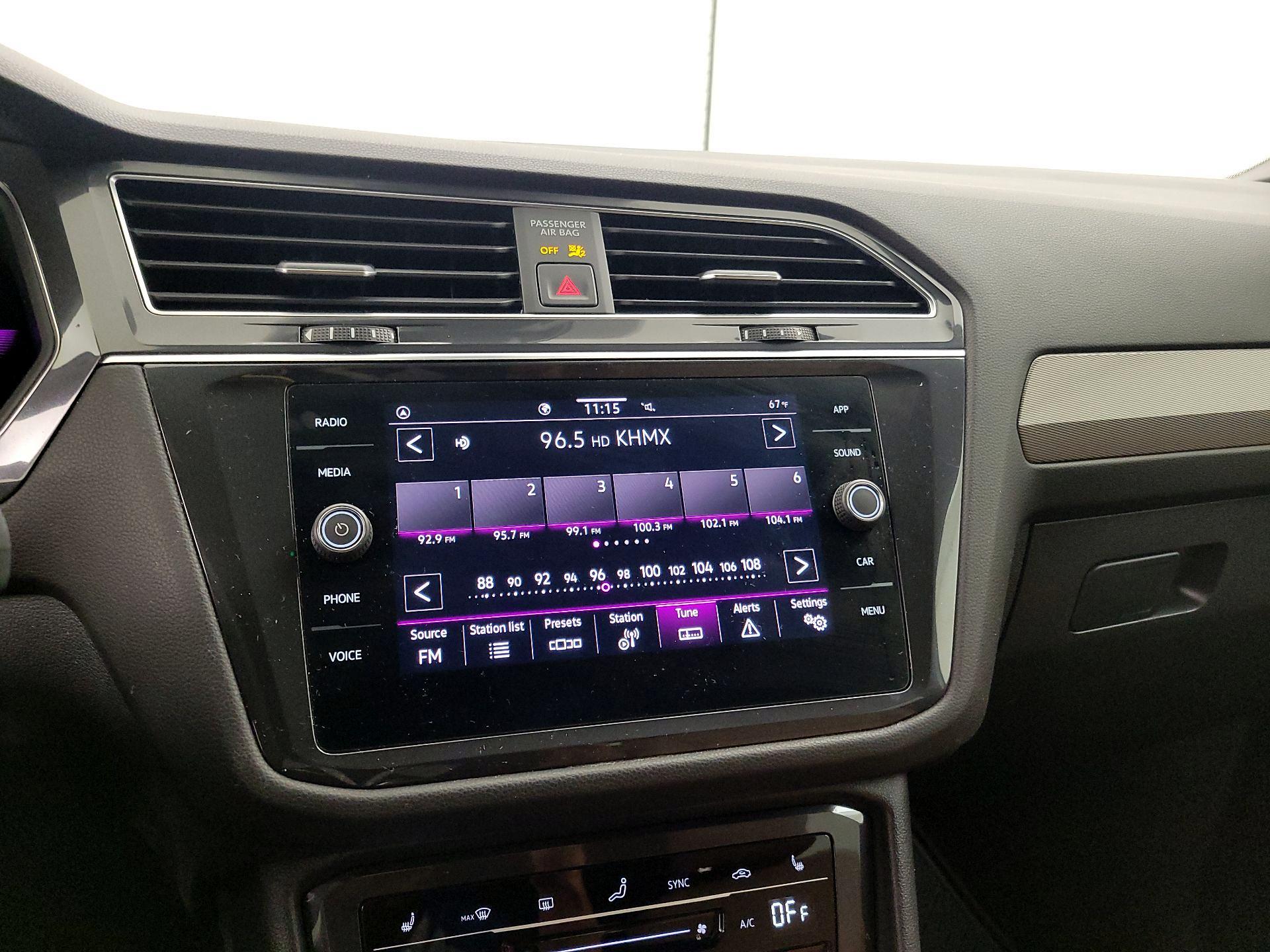 Thumbnail: 2022 Volkswagen Tiguan - 15