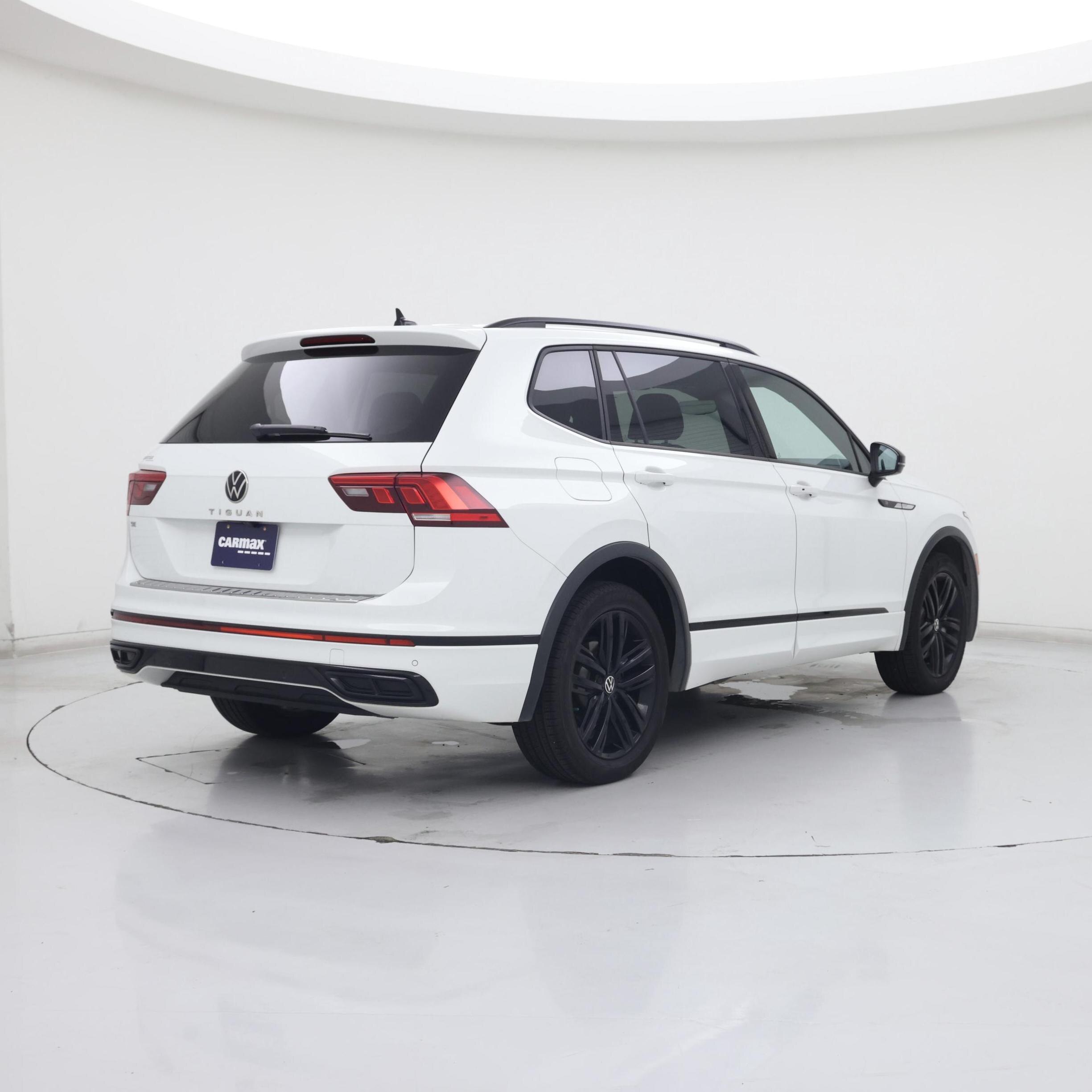 Thumbnail: 2022 Volkswagen Tiguan - 8