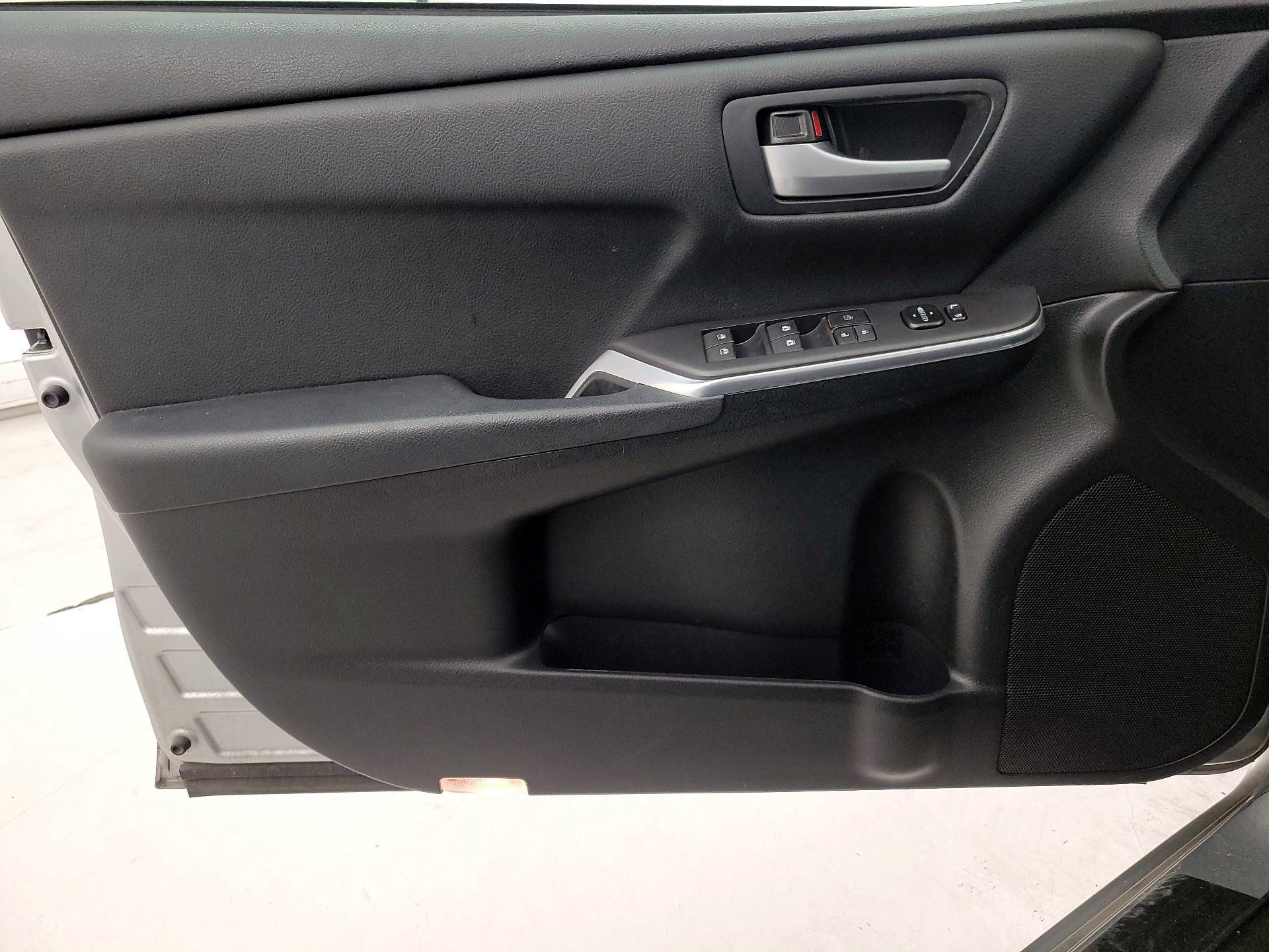 Thumbnail: 2015 Toyota Camry - 12