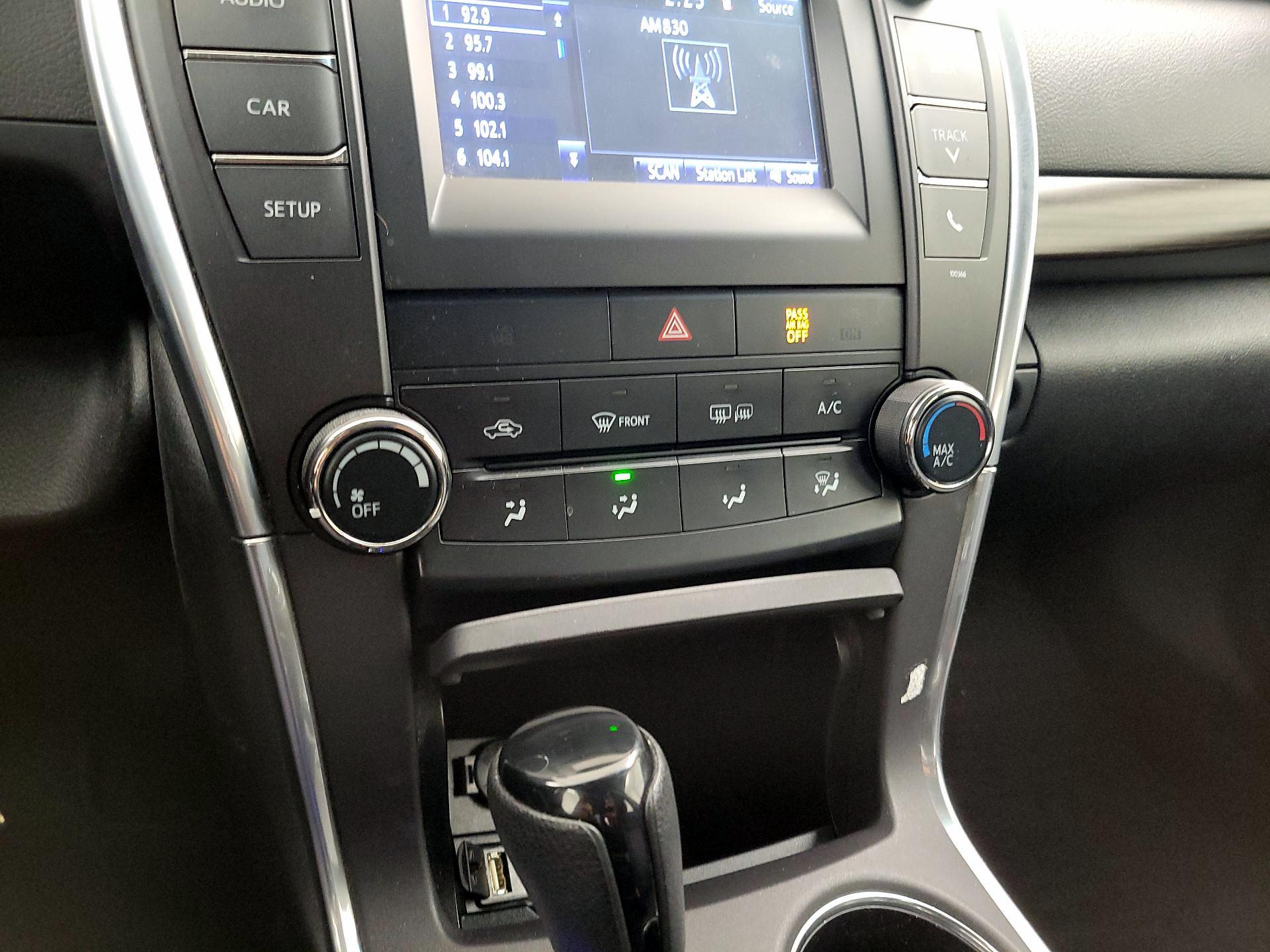 Thumbnail: 2015 Toyota Camry - 16