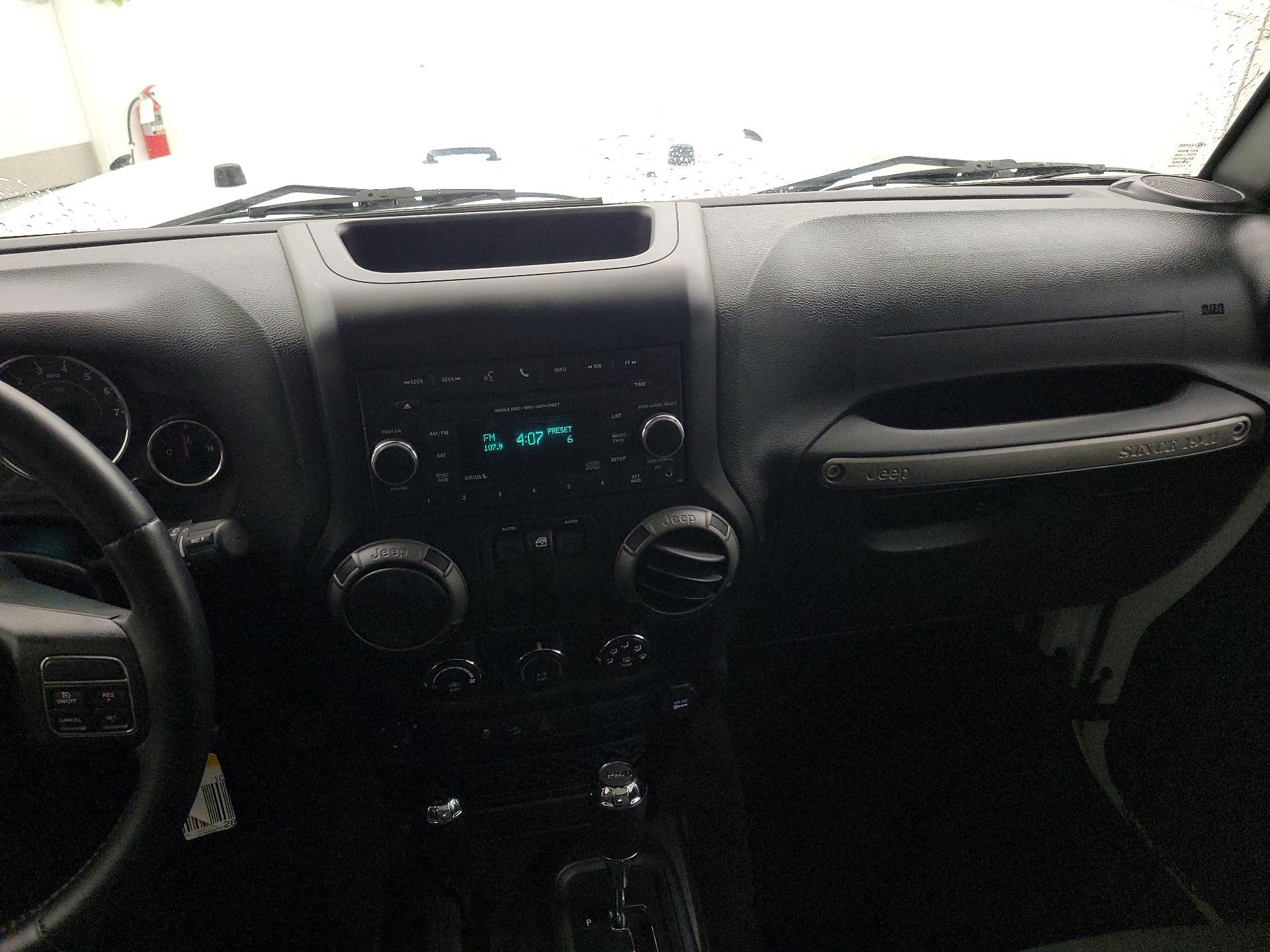 Thumbnail: 2015 Jeep Wrangler - 9