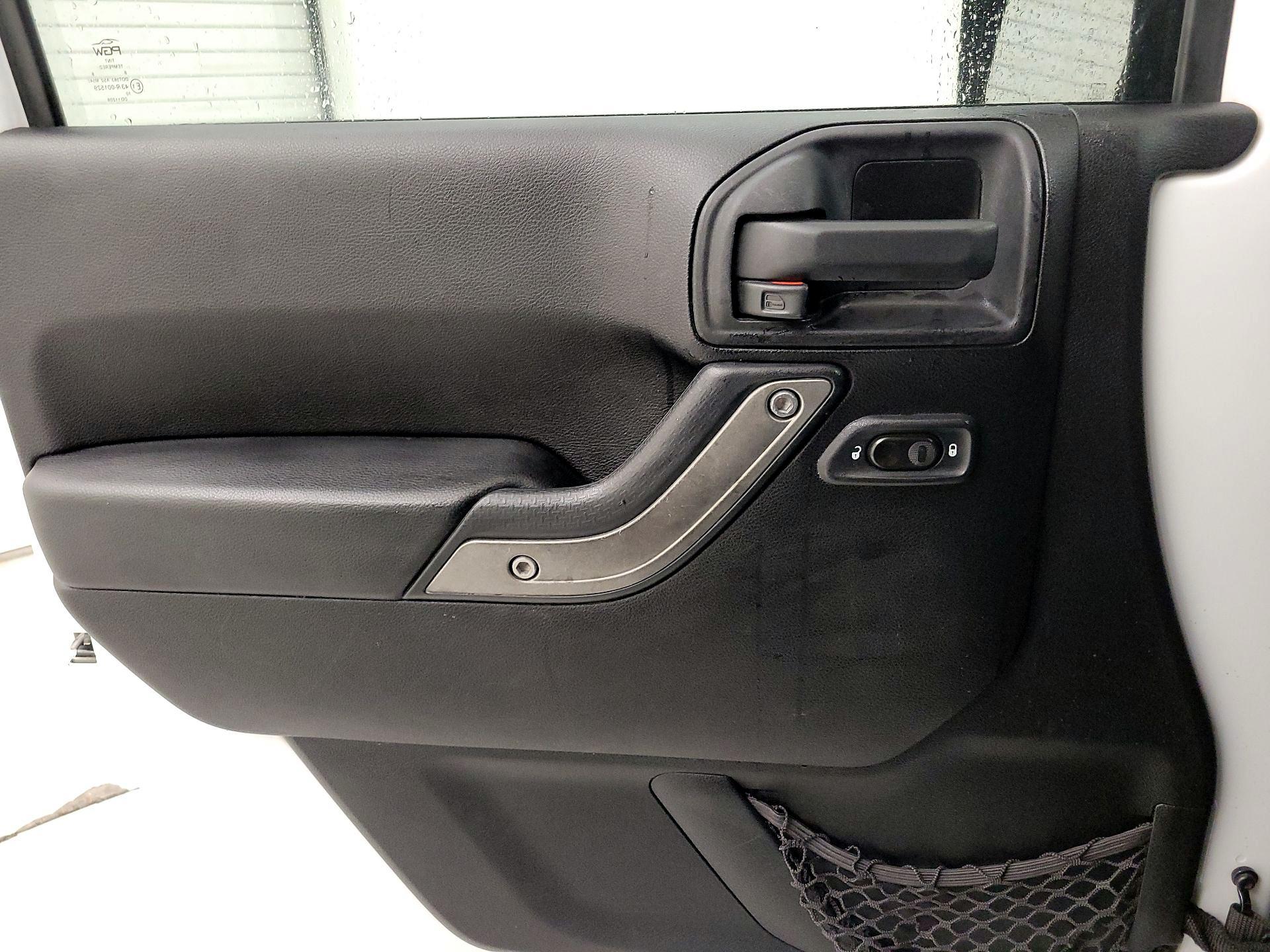 Thumbnail: 2015 Jeep Wrangler - 12