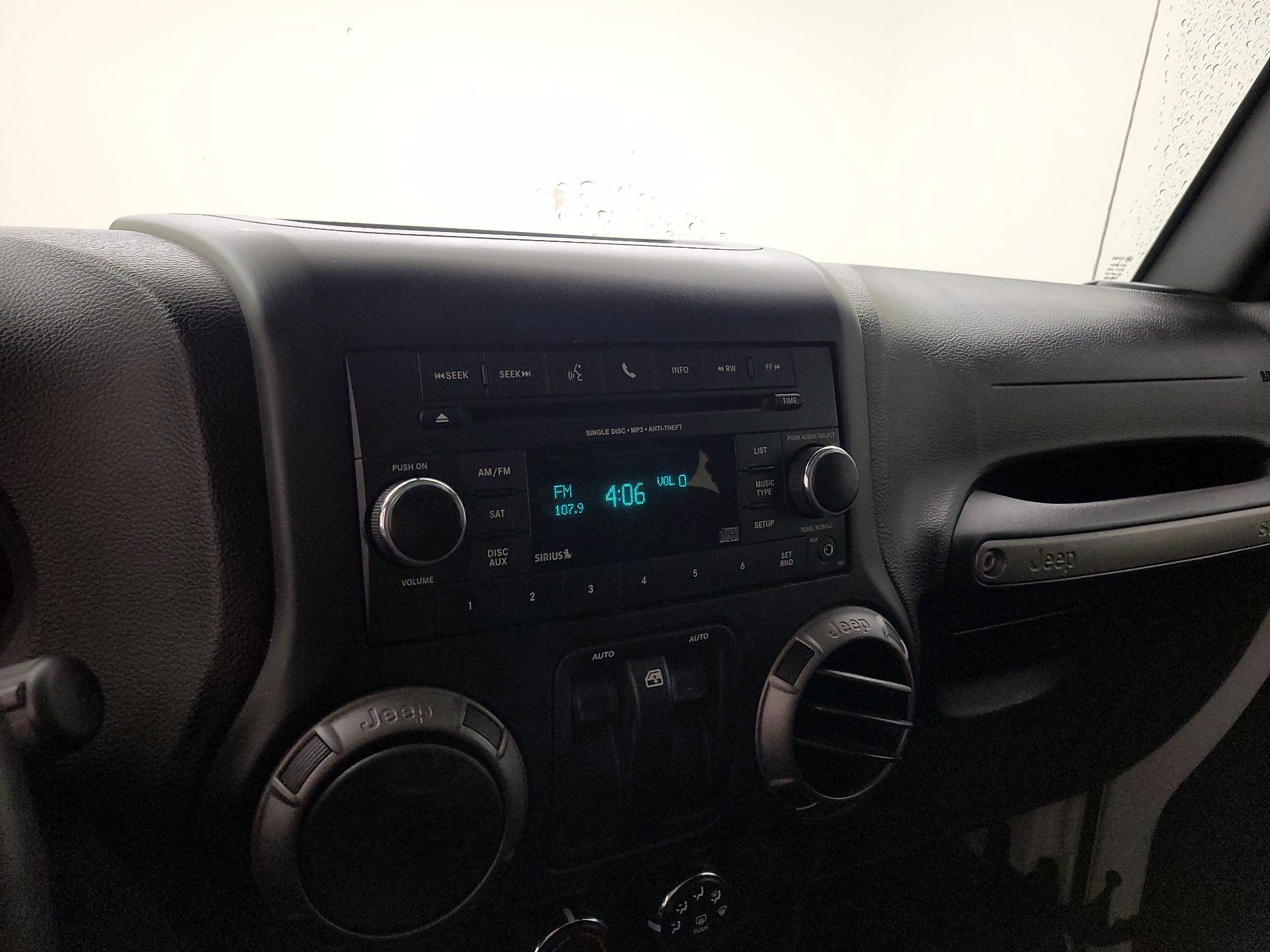 Thumbnail: 2015 Jeep Wrangler - 13