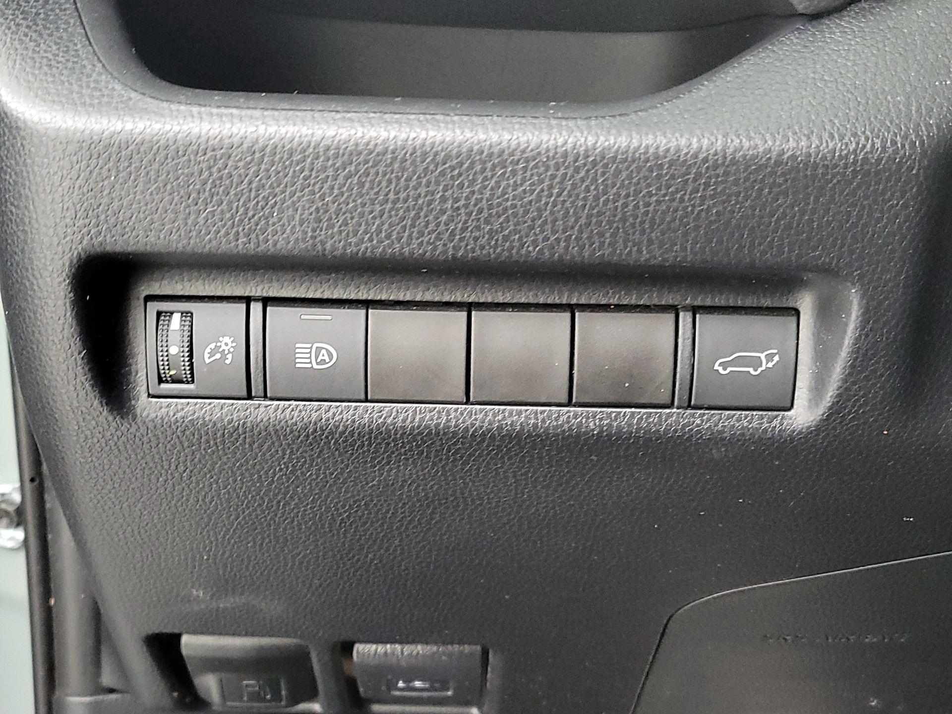 Thumbnail: 2019 Toyota RAV4 - 13