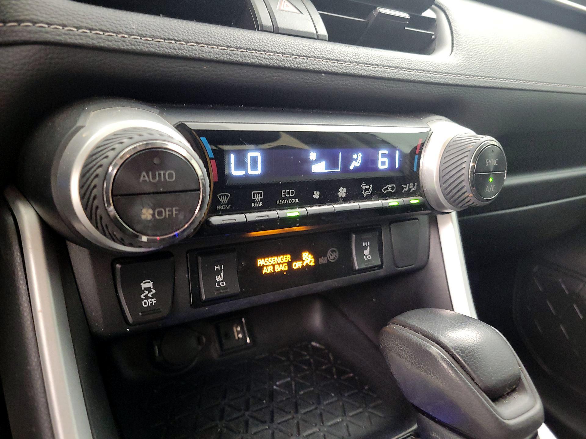 Thumbnail: 2019 Toyota RAV4 - 16