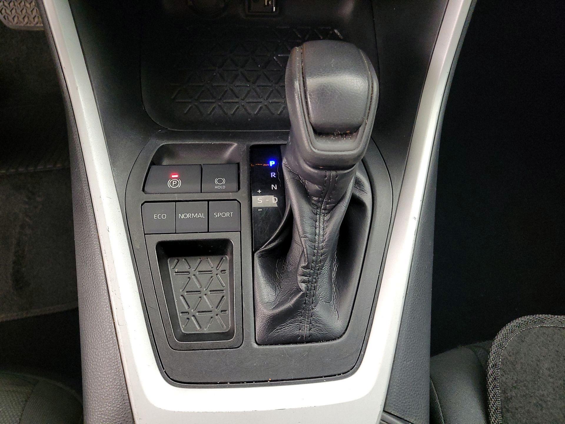 Thumbnail: 2019 Toyota RAV4 - 17