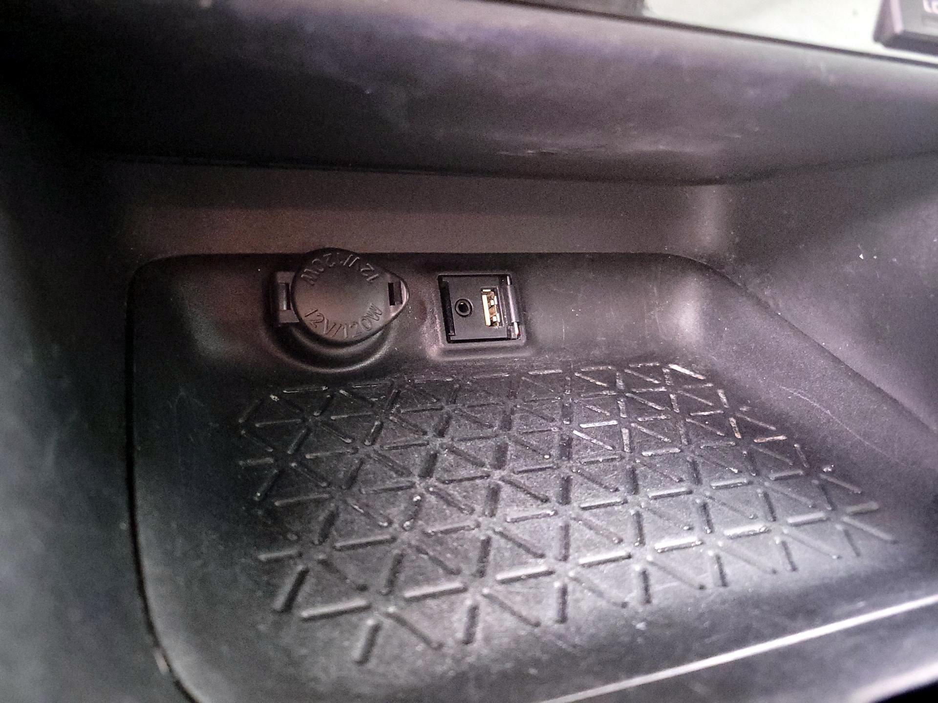 Thumbnail: 2019 Toyota RAV4 - 18