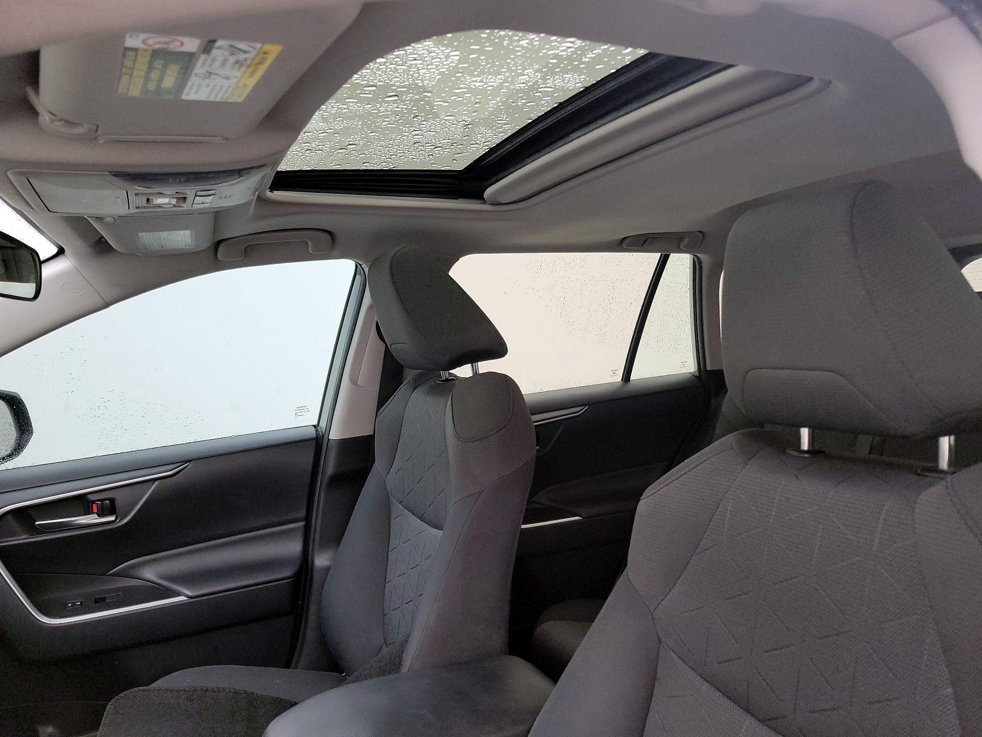 Thumbnail: 2019 Toyota RAV4 - 19