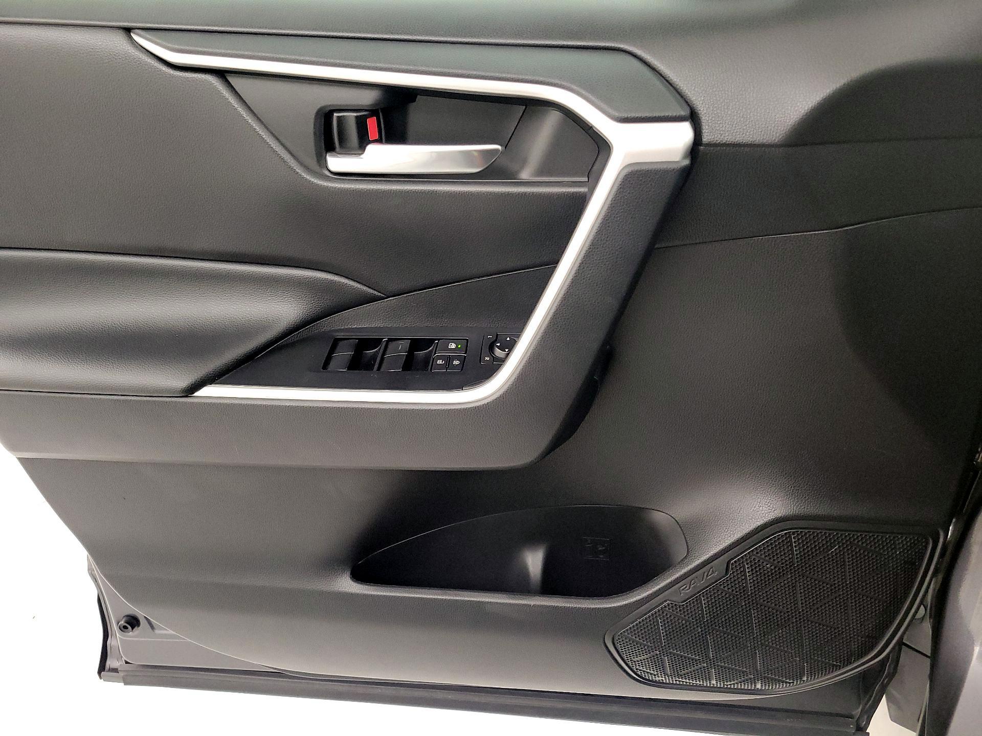 Thumbnail: 2021 Toyota RAV4 - 12