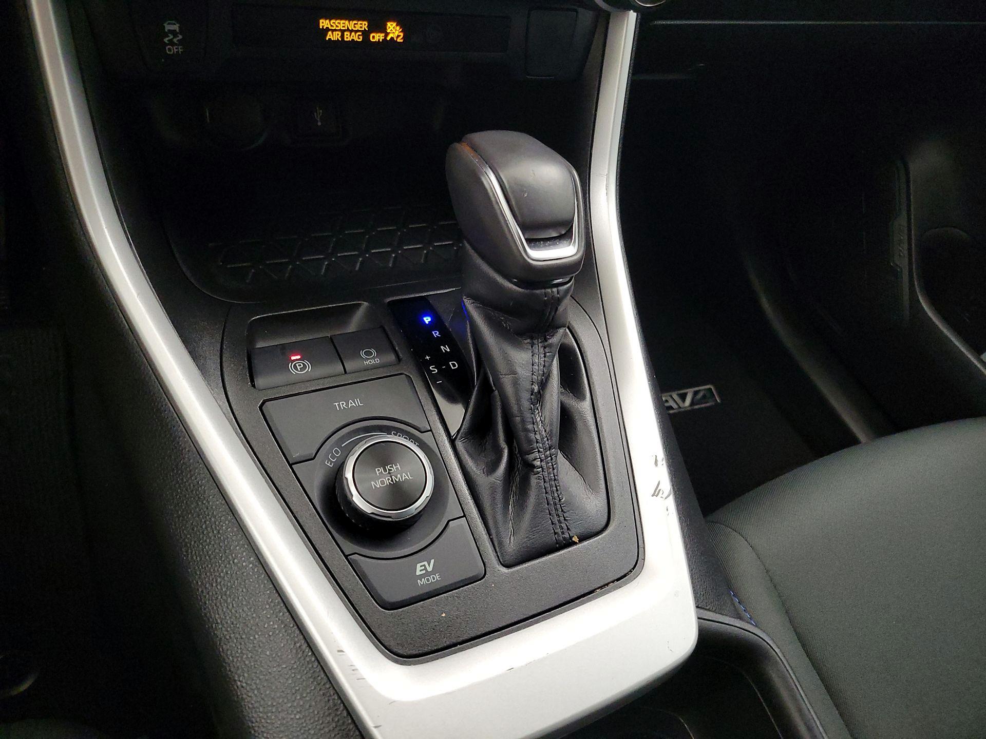 Thumbnail: 2022 Toyota RAV4 - 17