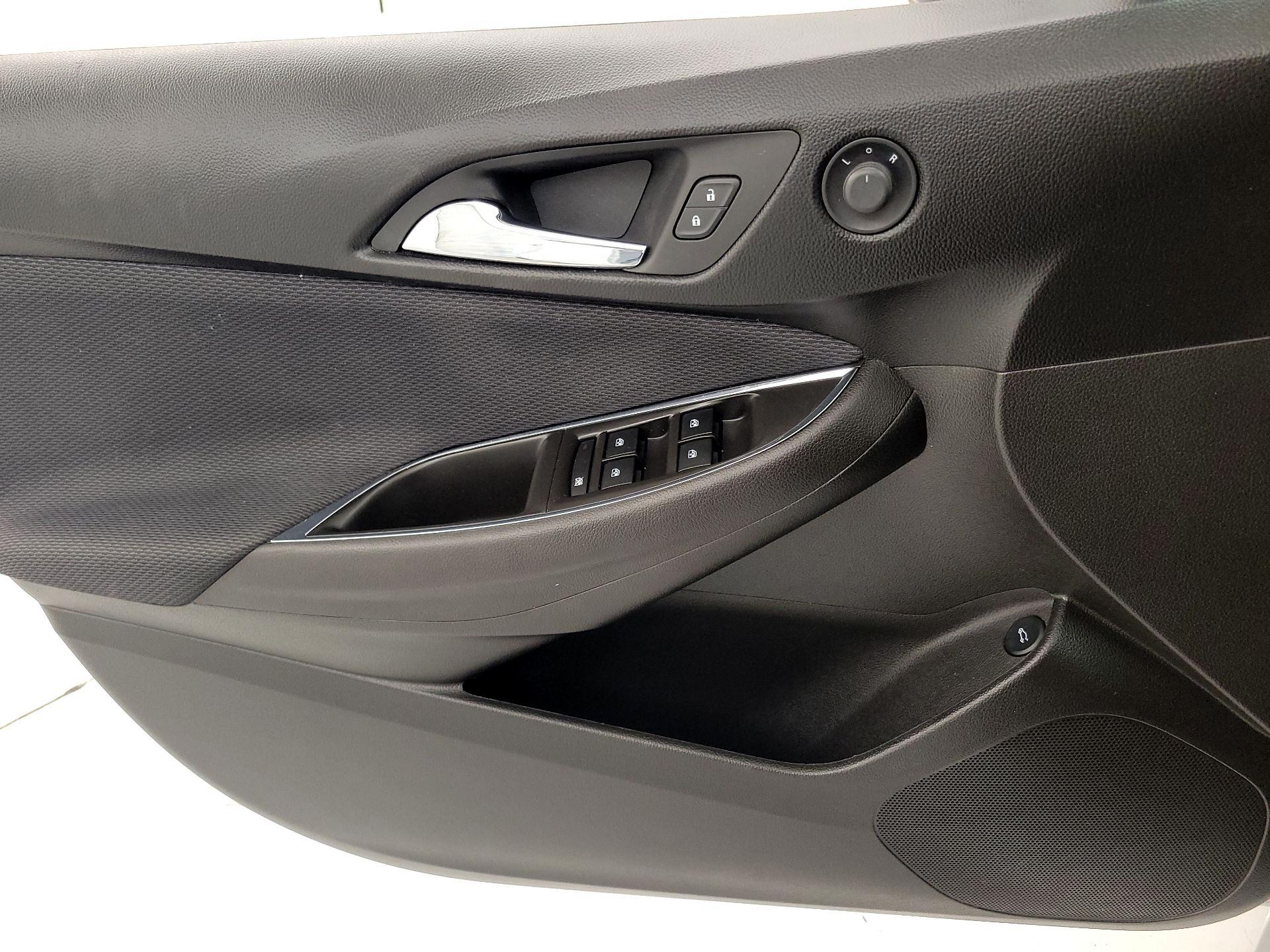 Thumbnail: 2017 Chevrolet Cruze - 12