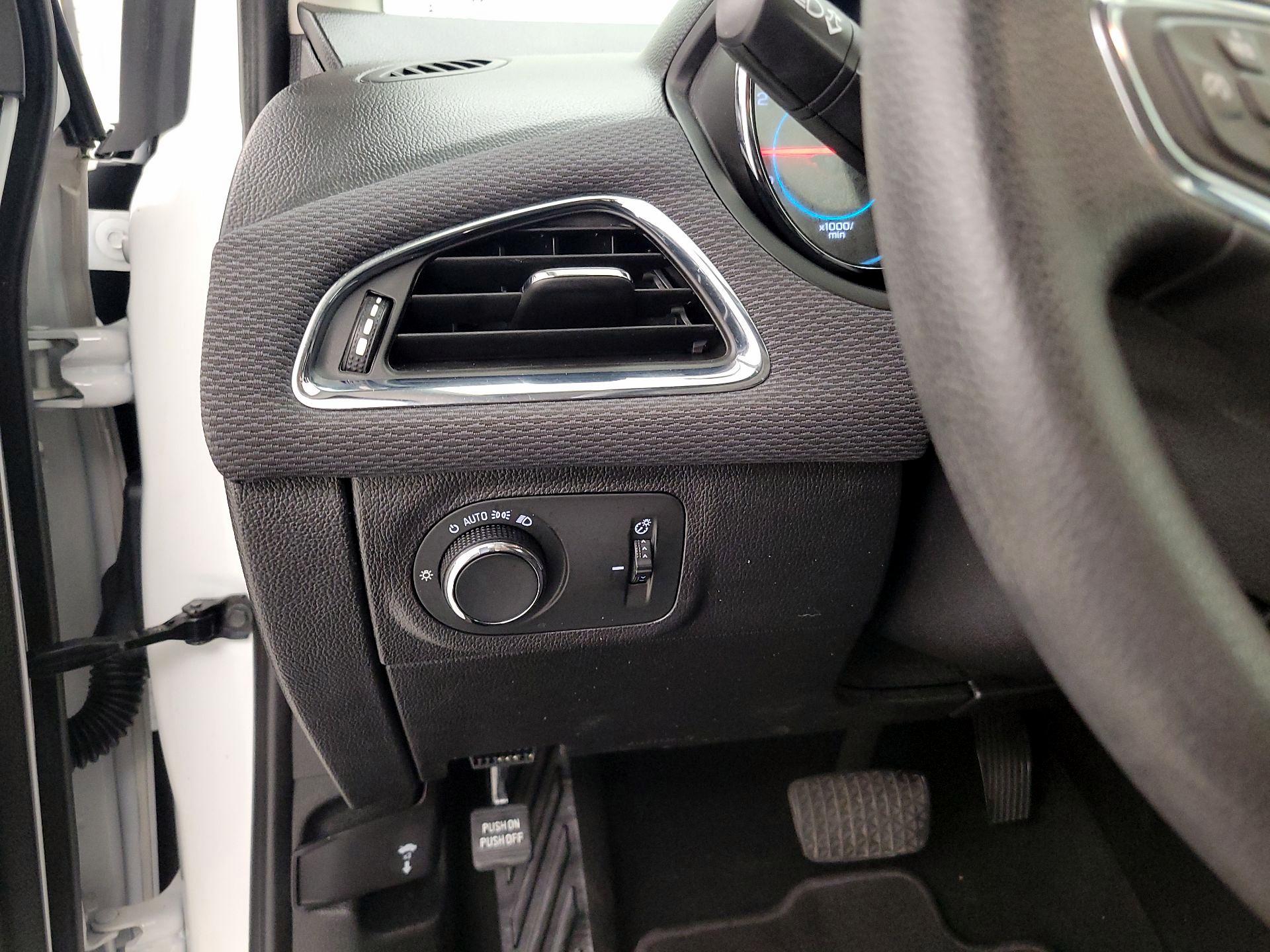 Thumbnail: 2017 Chevrolet Cruze - 13