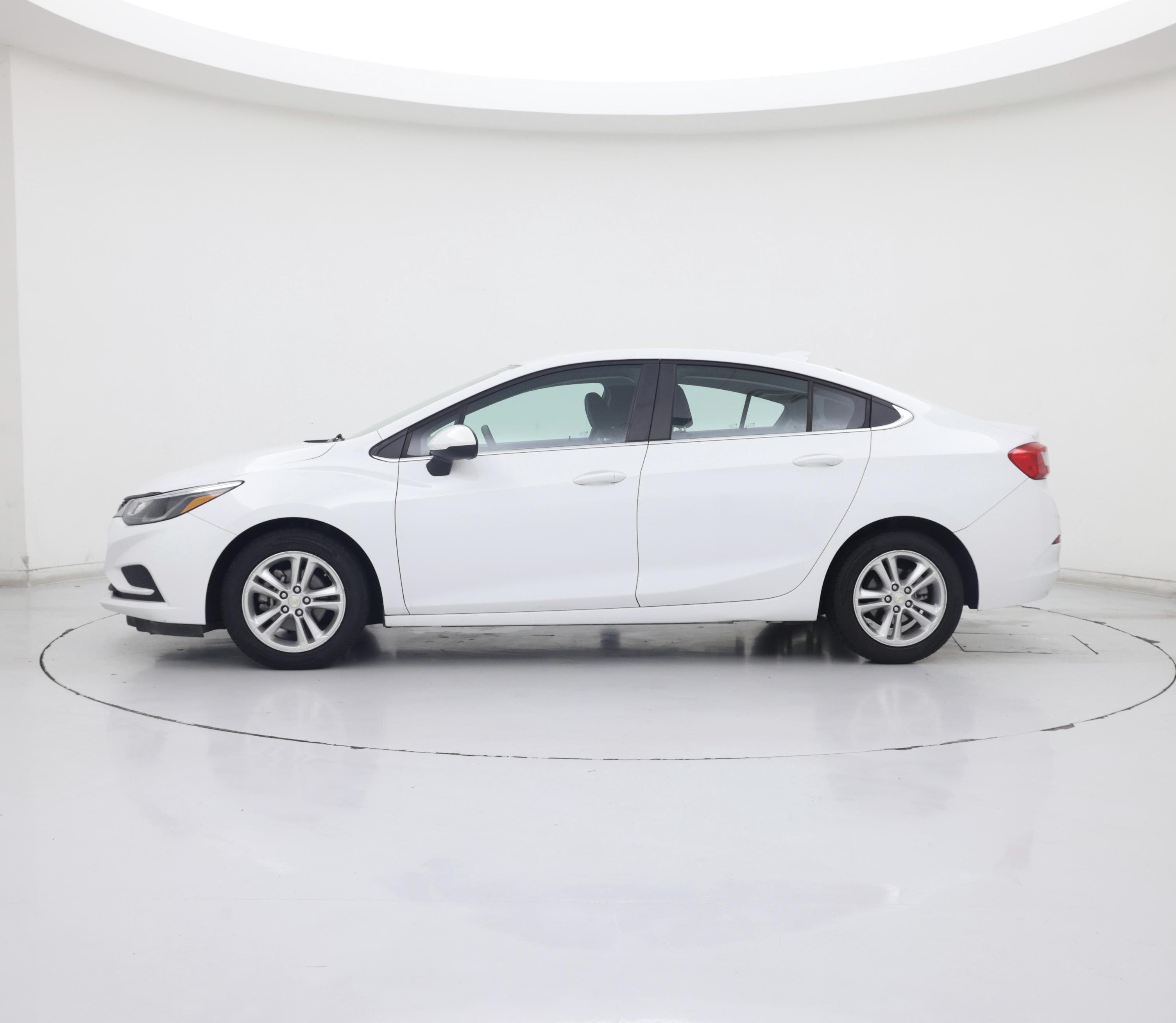 Thumbnail: 2017 Chevrolet Cruze - 3