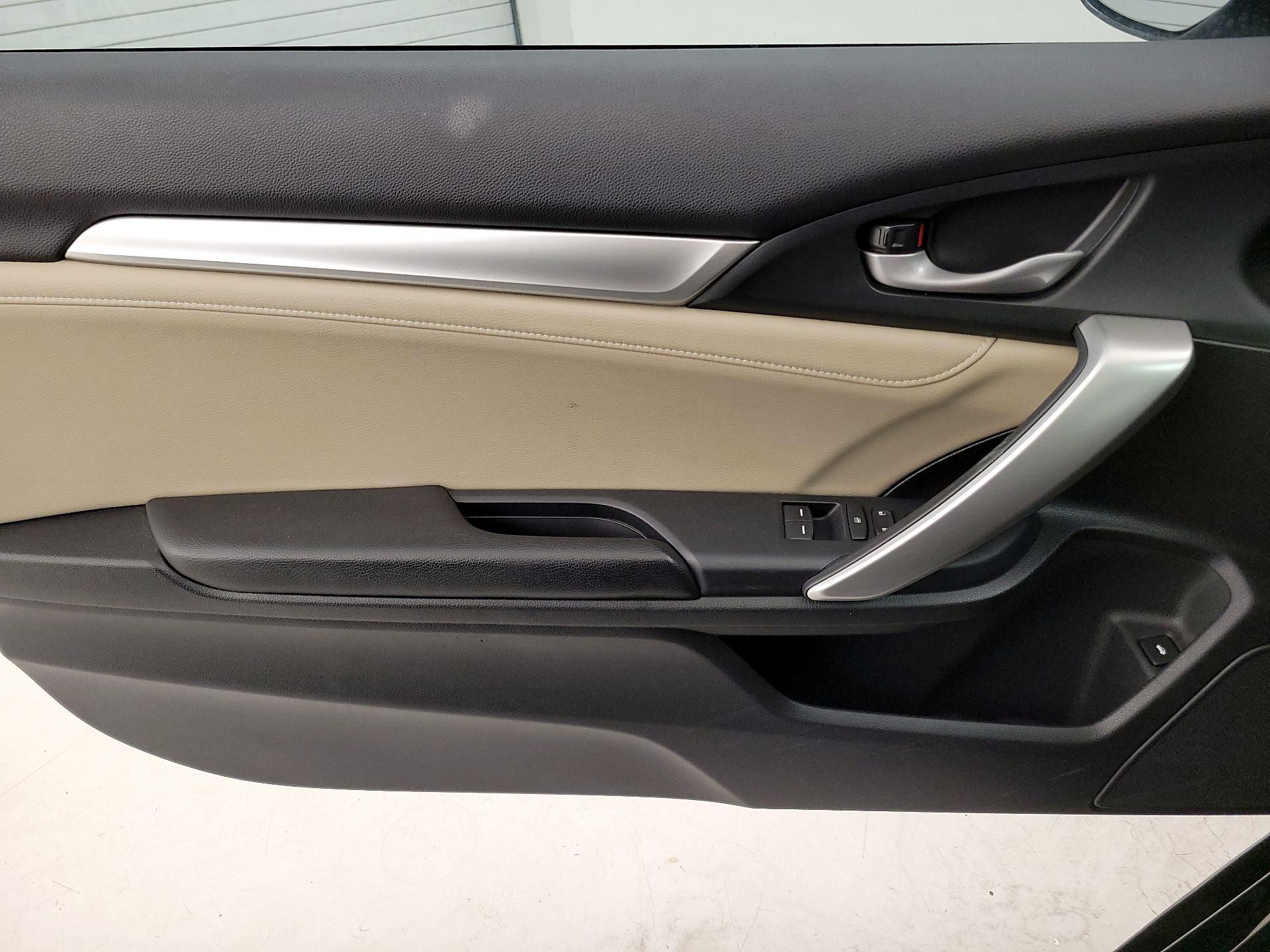 Thumbnail: 2016 Honda Civic - 12