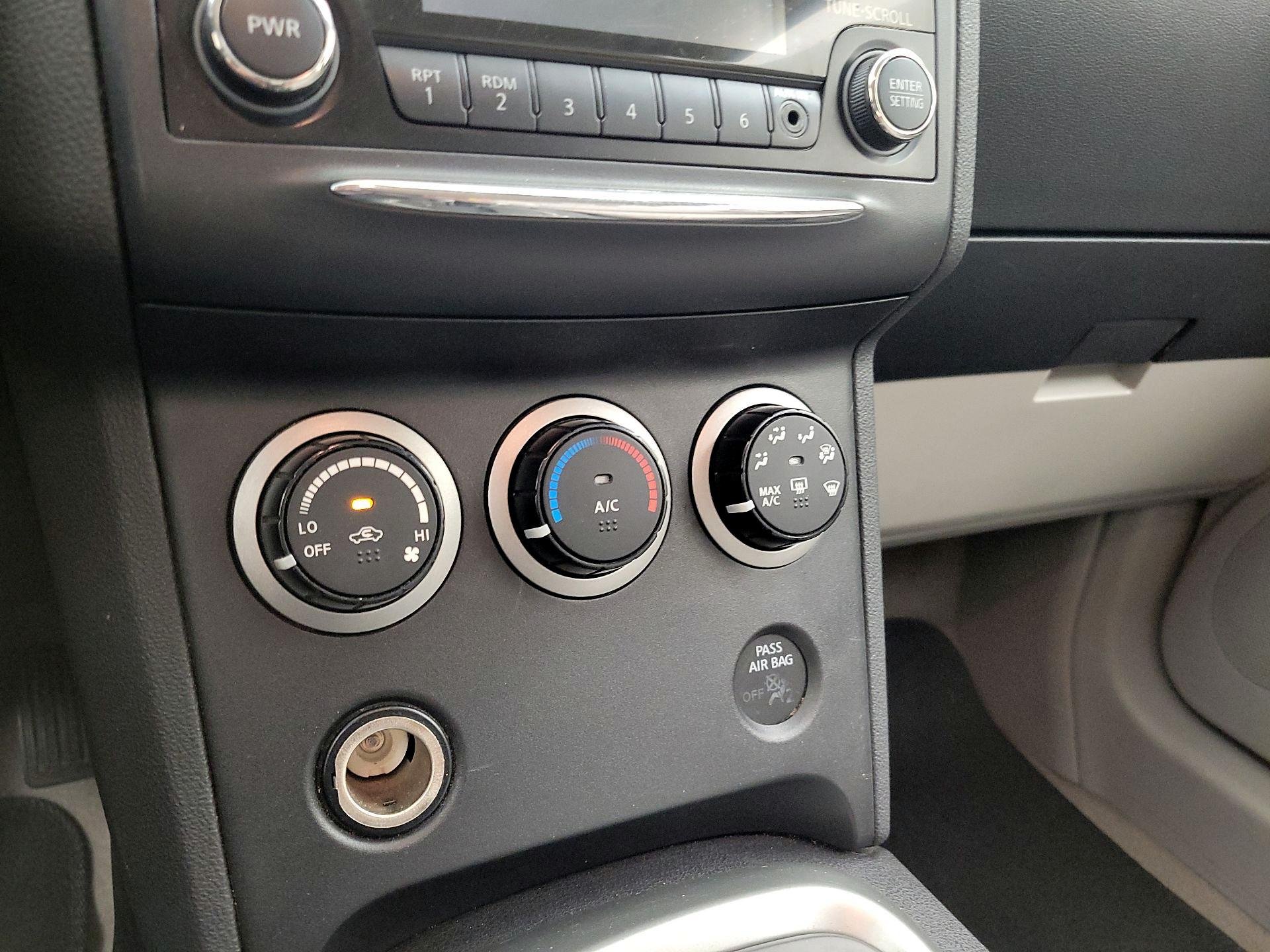 Thumbnail: 2014 Nissan Rogue - 16