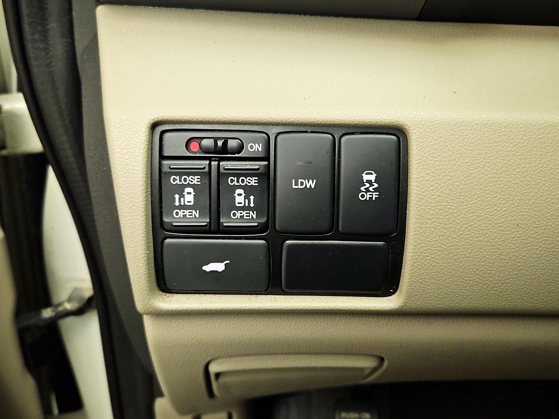 Thumbnail: 2016 Honda Odyssey - 13