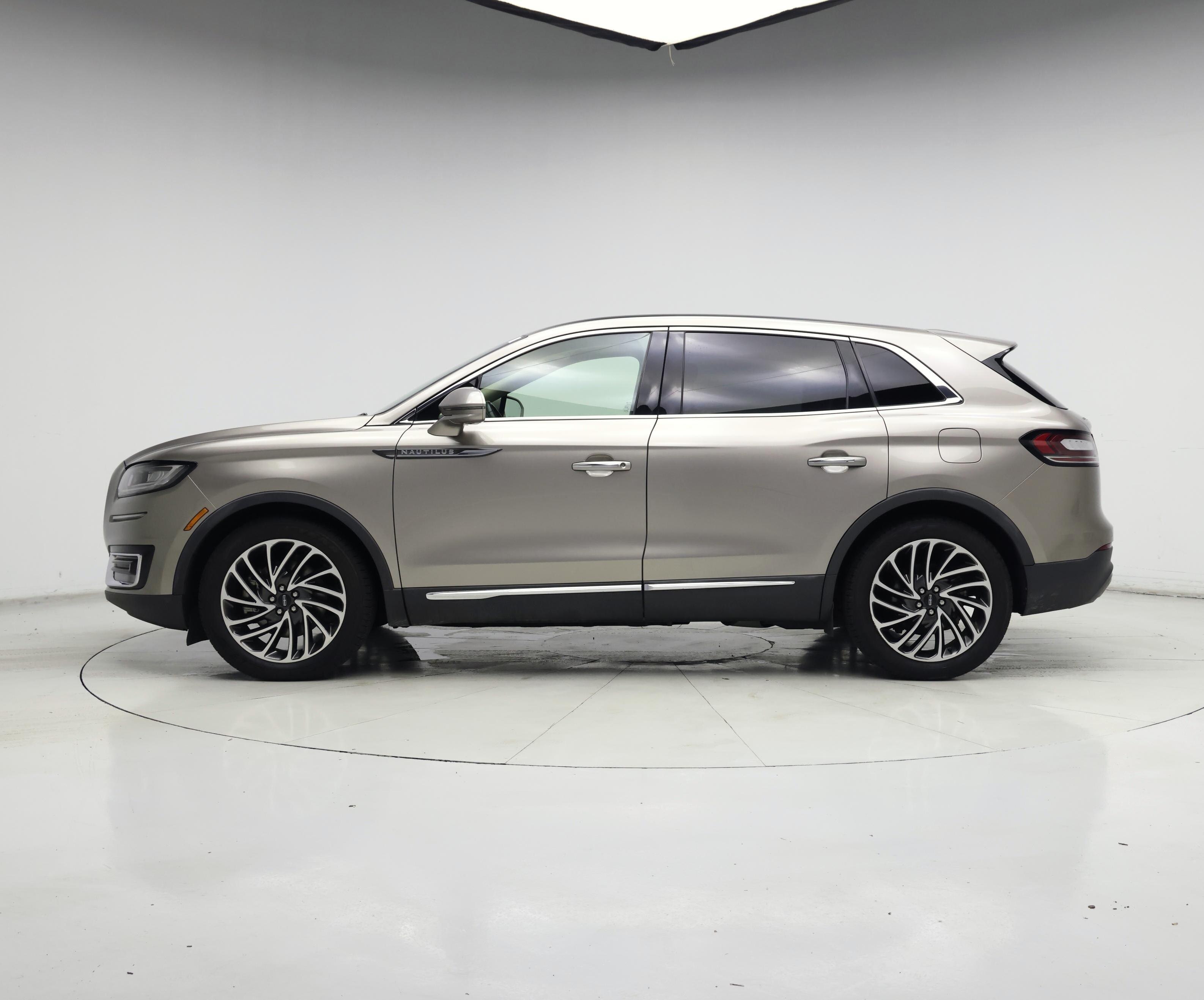 Thumbnail: 2019 Lincoln Nautilus - 3