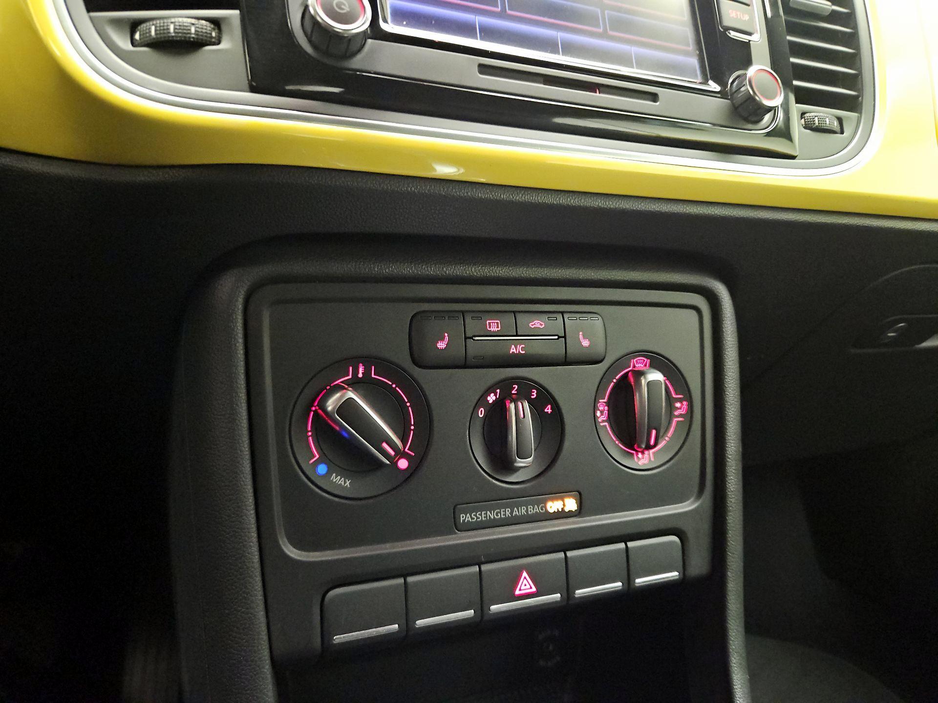 Thumbnail: 2014 Volkswagen Beetle - 14