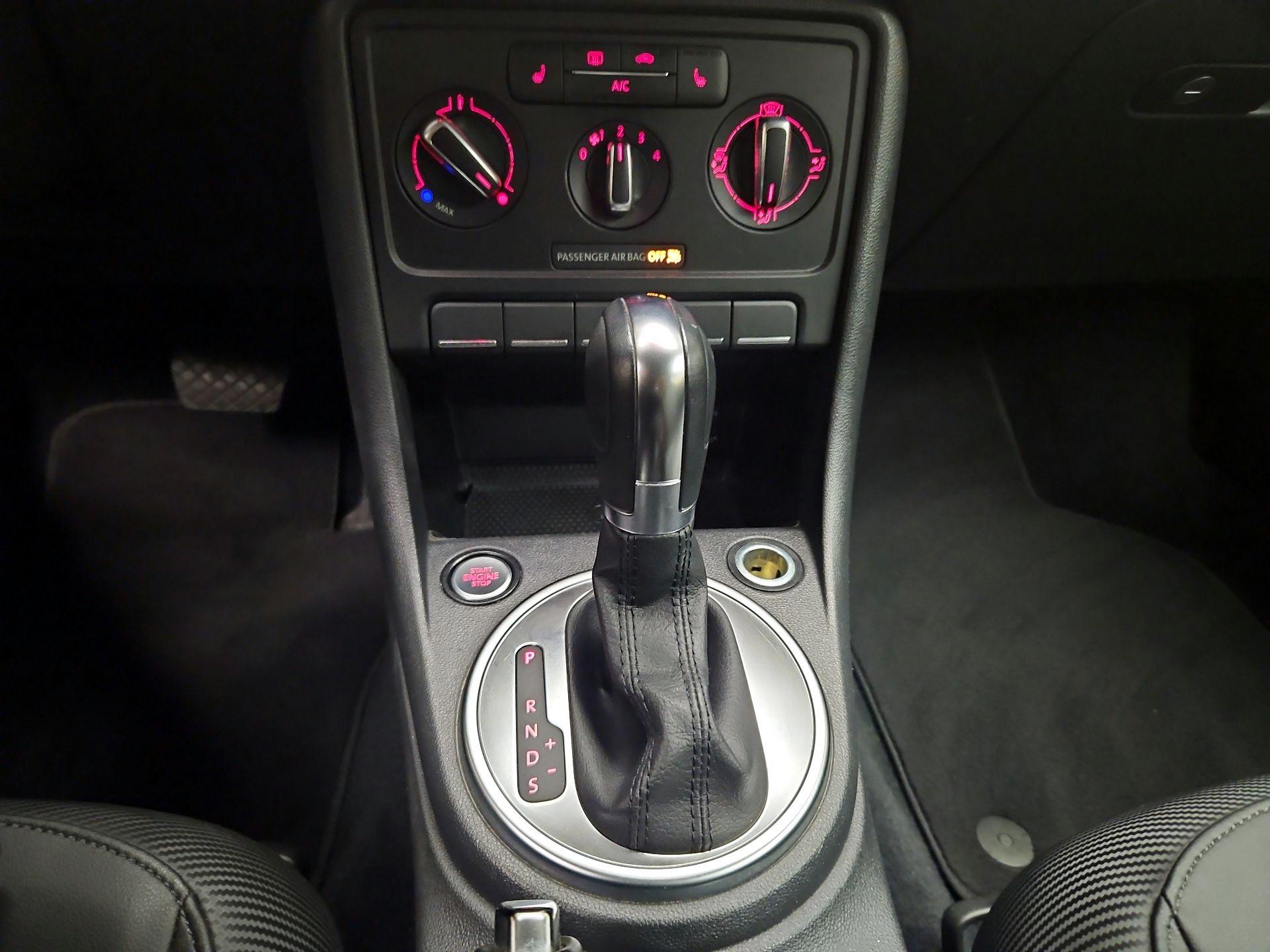 Thumbnail: 2014 Volkswagen Beetle - 15